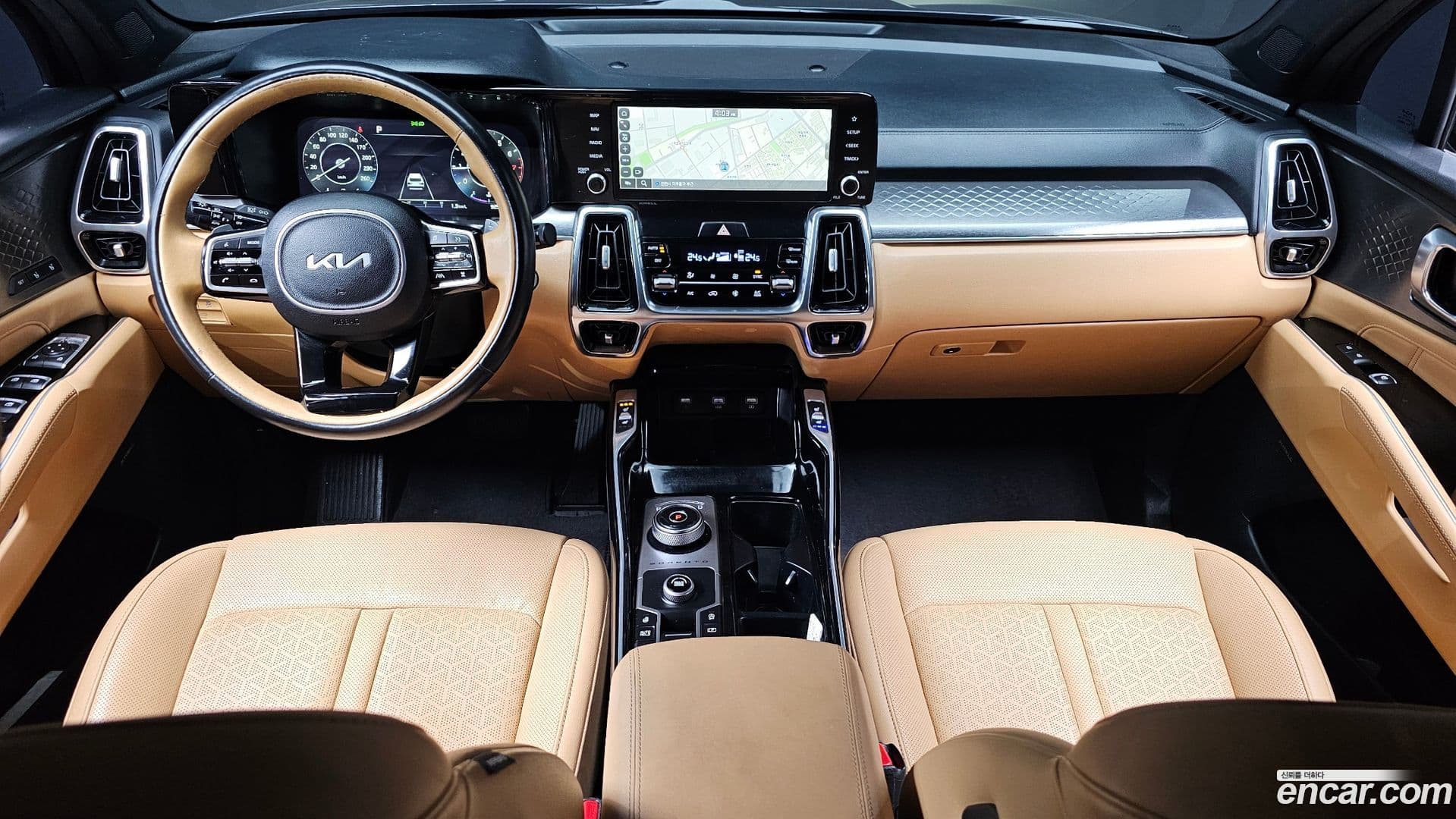 Main__Slider__Photo:Sorento Kia 2022.3-6