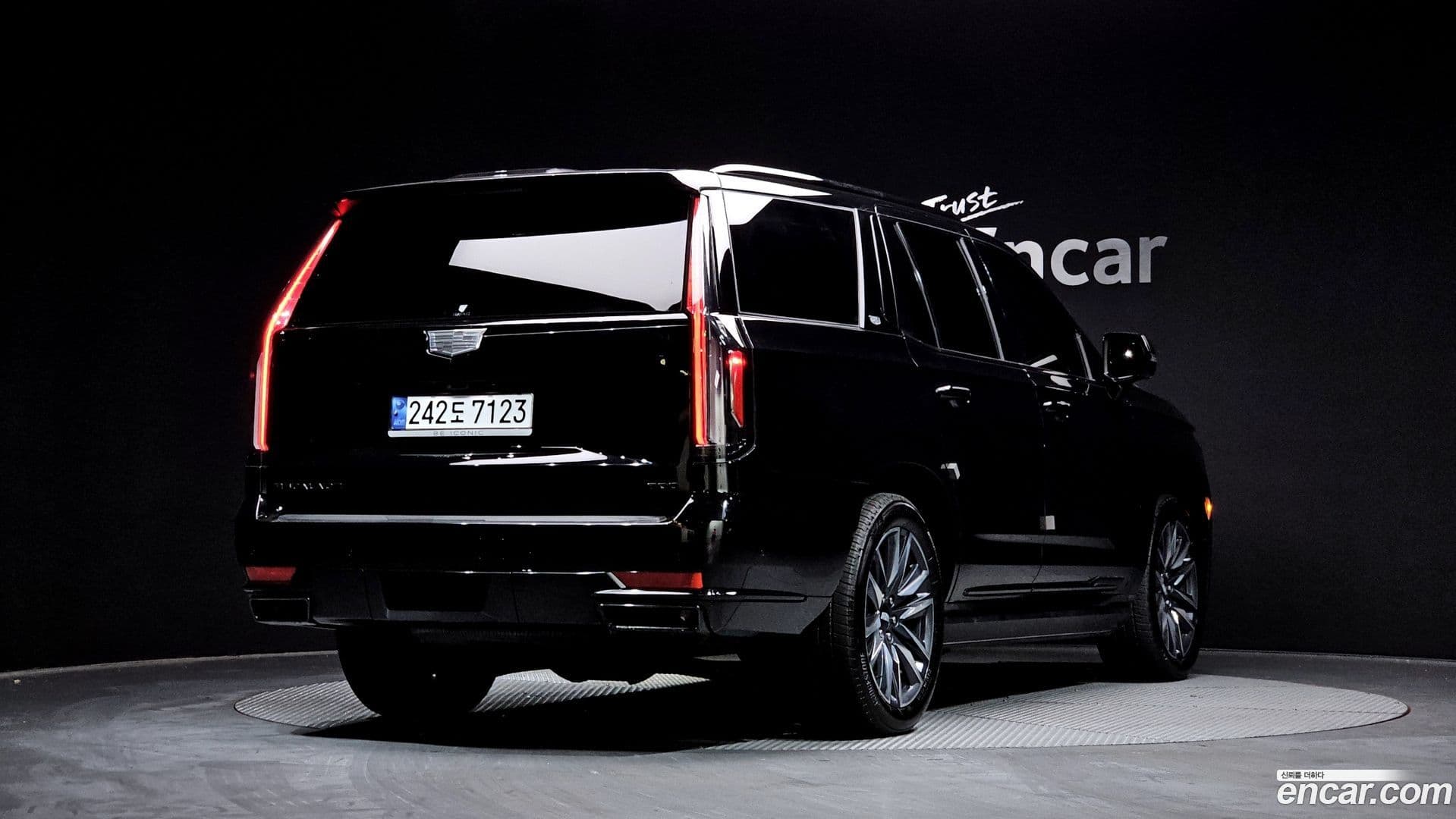 Main__Slider__Photo:Escalade Cadillac 2024.11-1