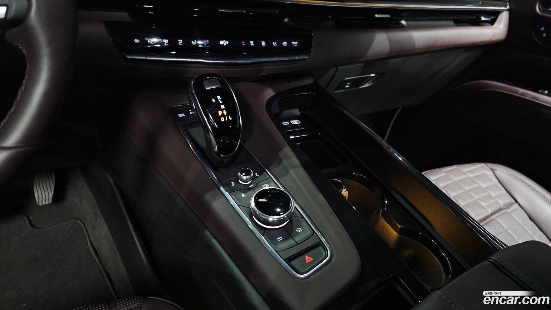 Main__Slider__Photo:Escalade Cadillac 2024.11-8