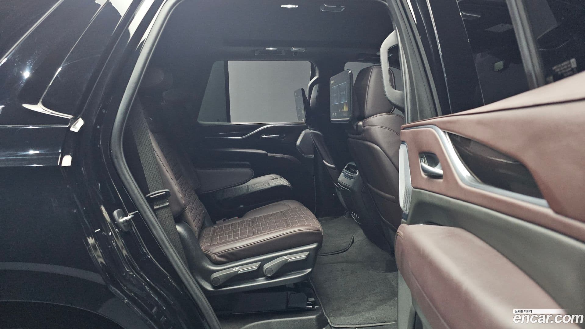 Main__Slider__Photo:Escalade Cadillac 2024.11-11