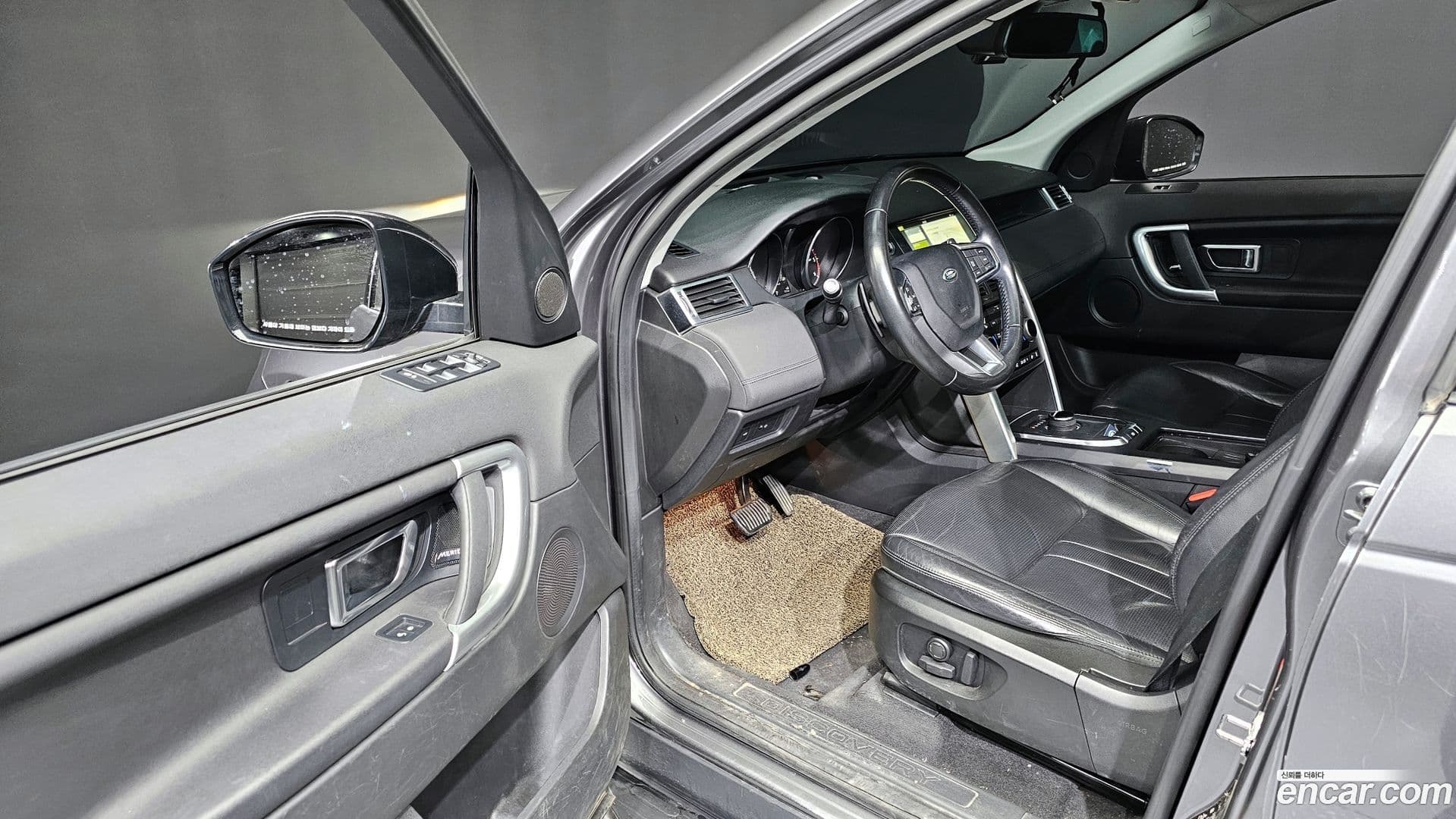 Main__Slider__Photo:Discovery Sport Land Rover 2018.5-9