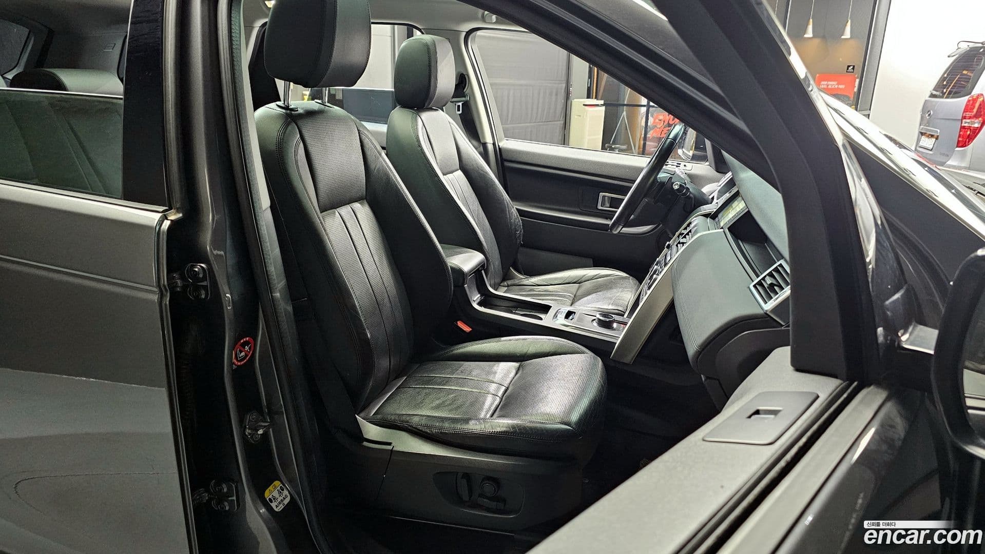 Main__Slider__Photo:Discovery Sport Land Rover 2018.5-11