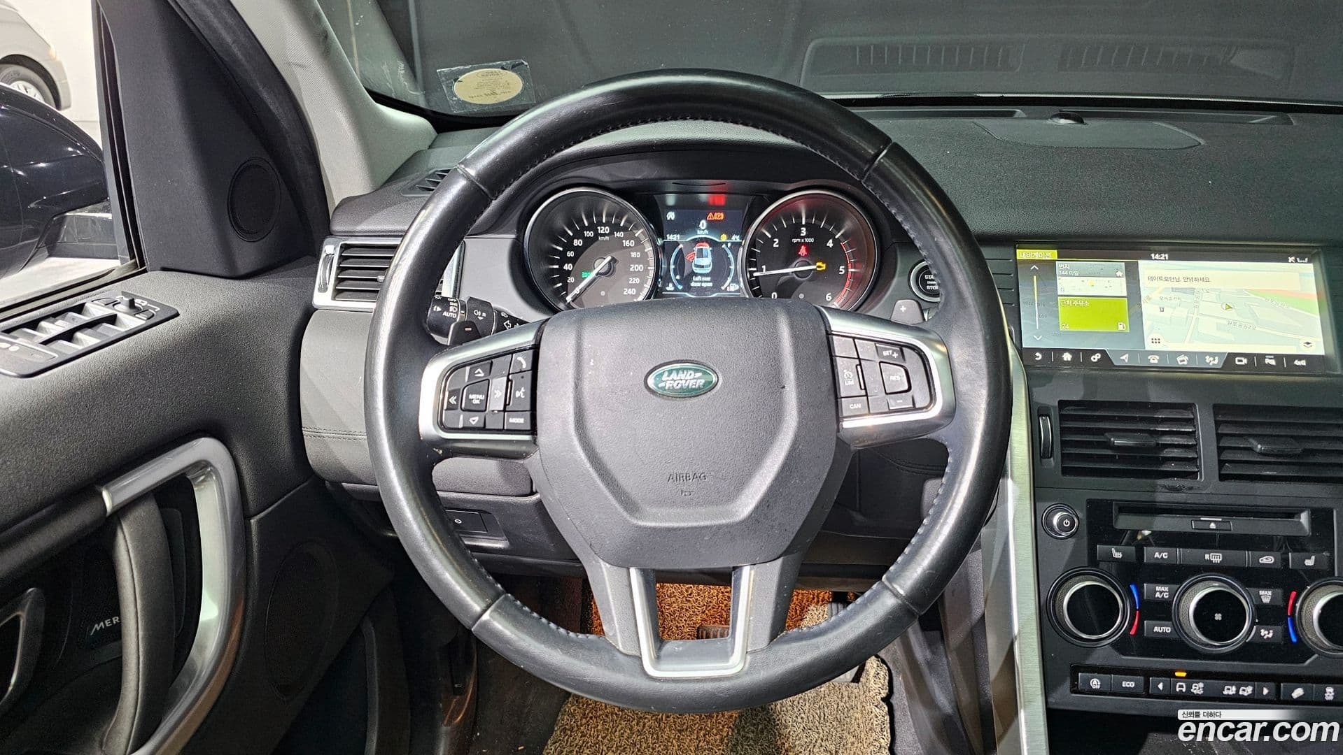 Main__Slider__Photo:Discovery Sport Land Rover 2018.5-12