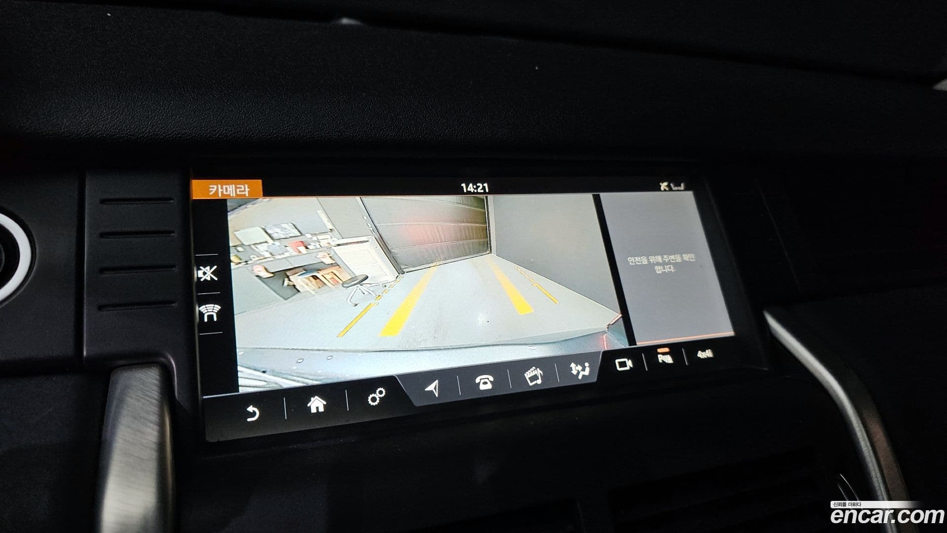 Main__Slider__Photo:Discovery Sport Land Rover 2018.5-16