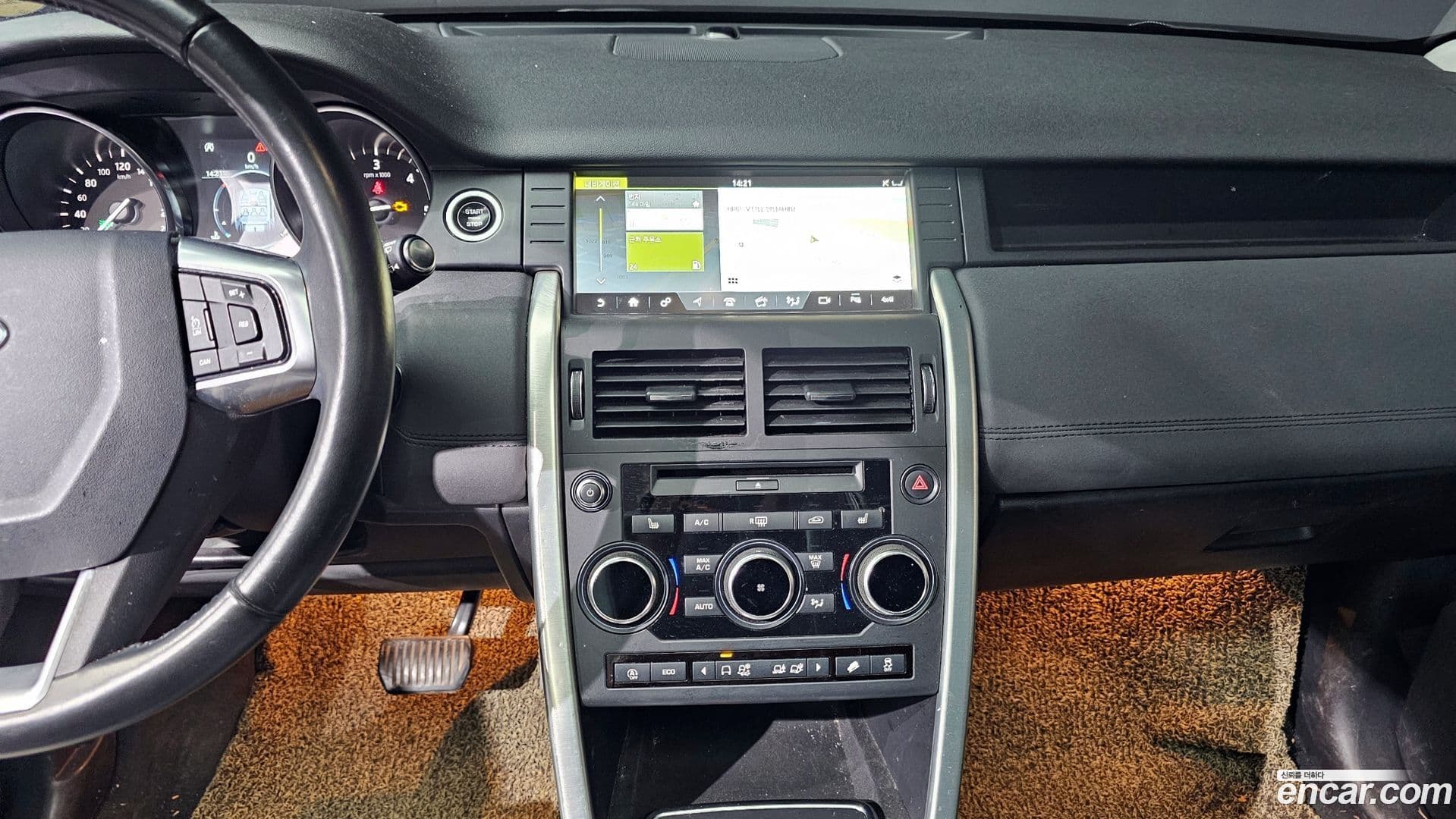 Main__Slider__Photo:Discovery Sport Land Rover 2018.5-18