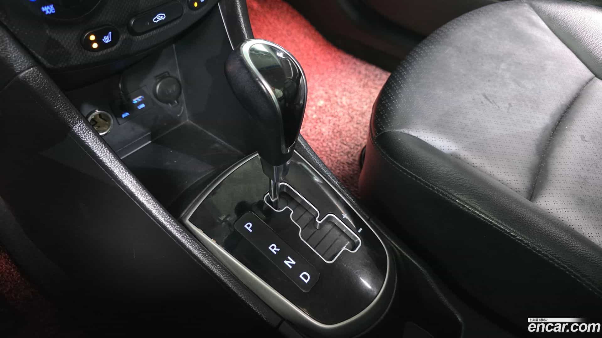 Accent Hyundai 2016.2-INNER-009