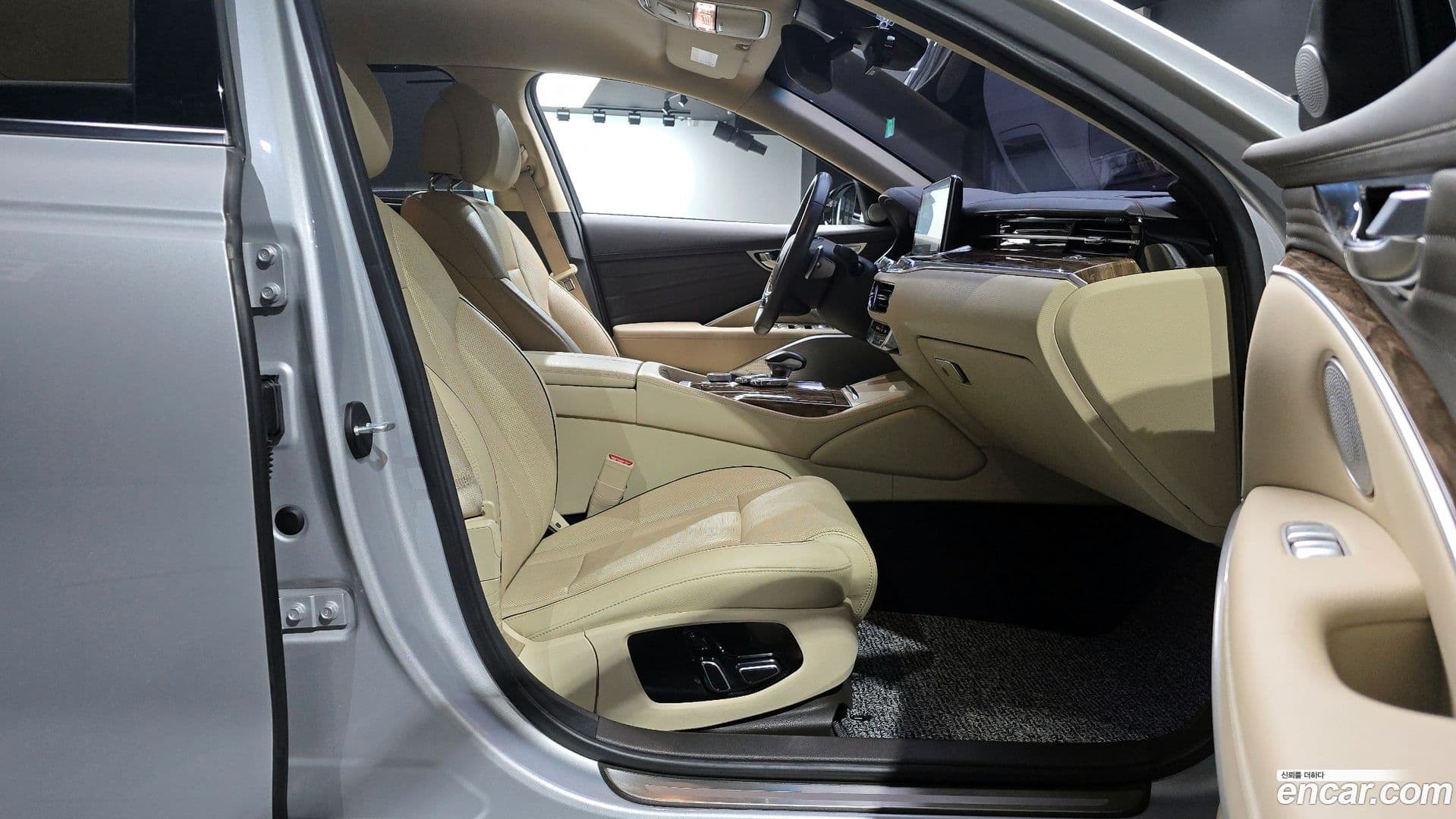 Main__Slider__Photo:K9 Kia 2018.8-10