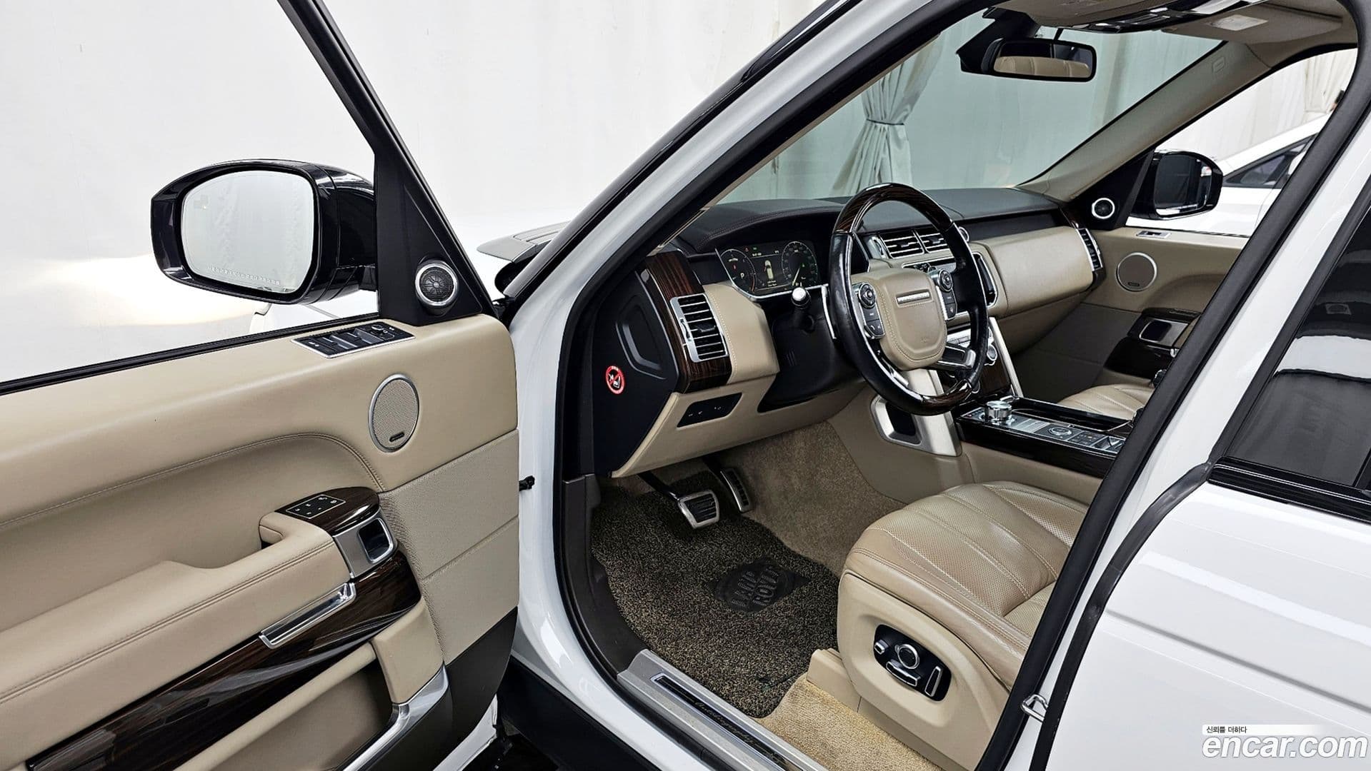 Main__Slider__Photo:Range Rover Land Rover 2016.2-9