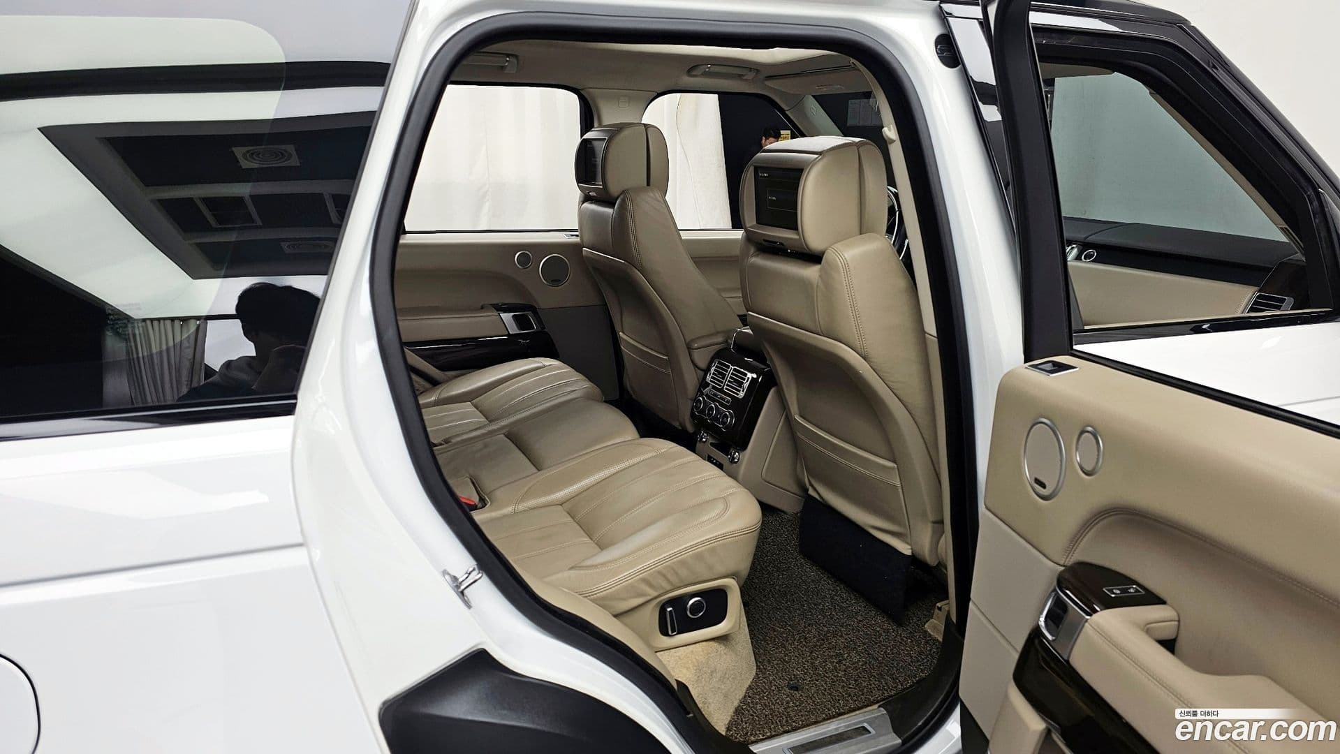 Main__Slider__Photo:Range Rover Land Rover 2016.2-11