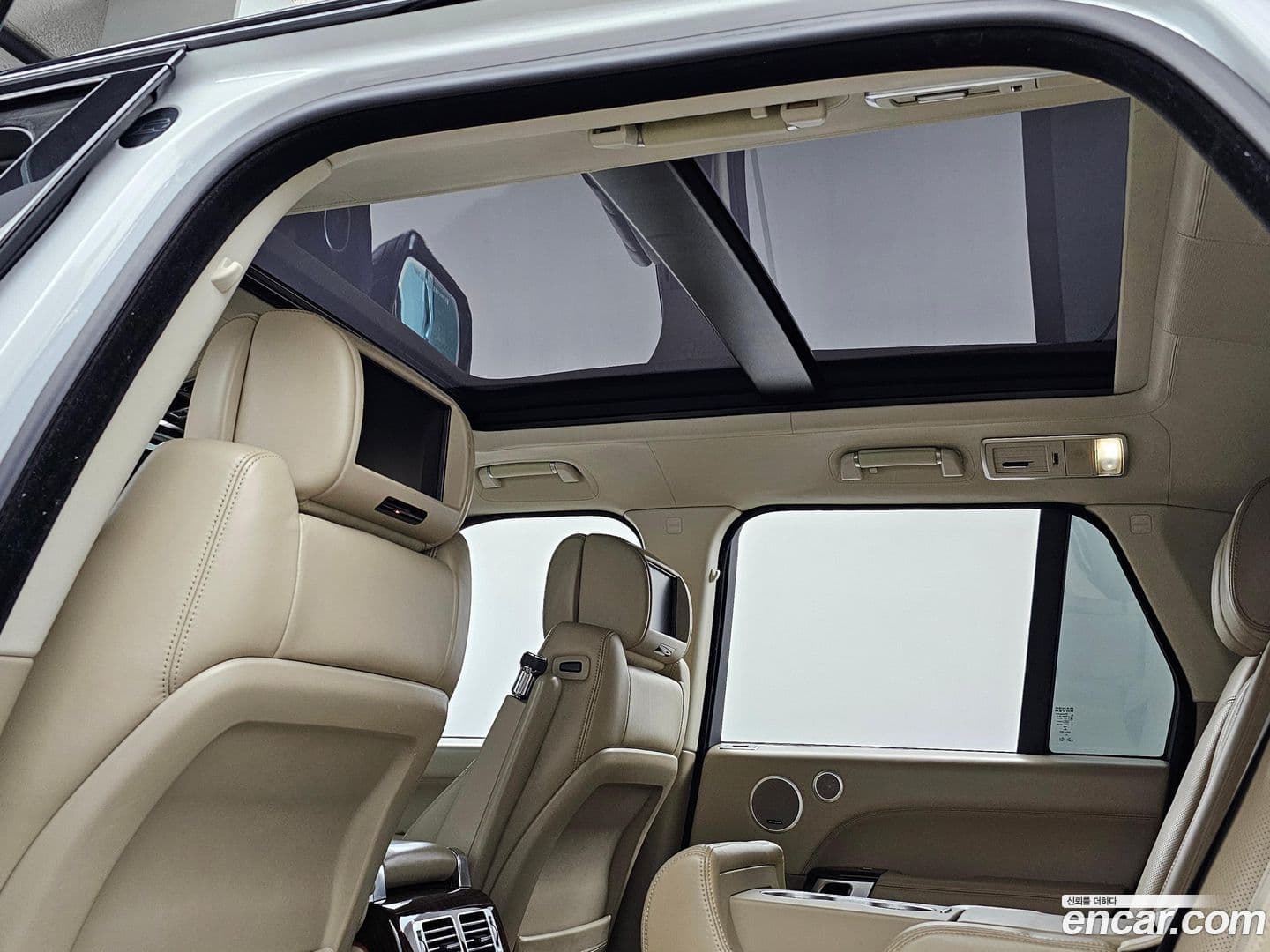 Main__Slider__Photo:Range Rover Land Rover 2016.2-14