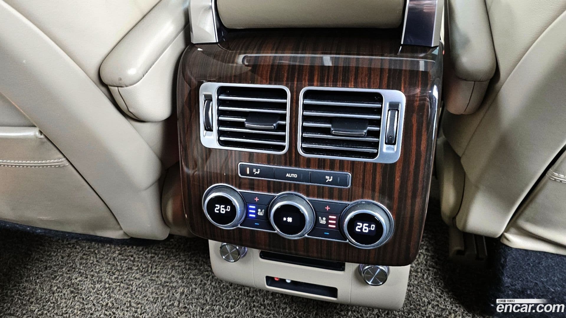 Main__Slider__Photo:Range Rover Land Rover 2016.2-16