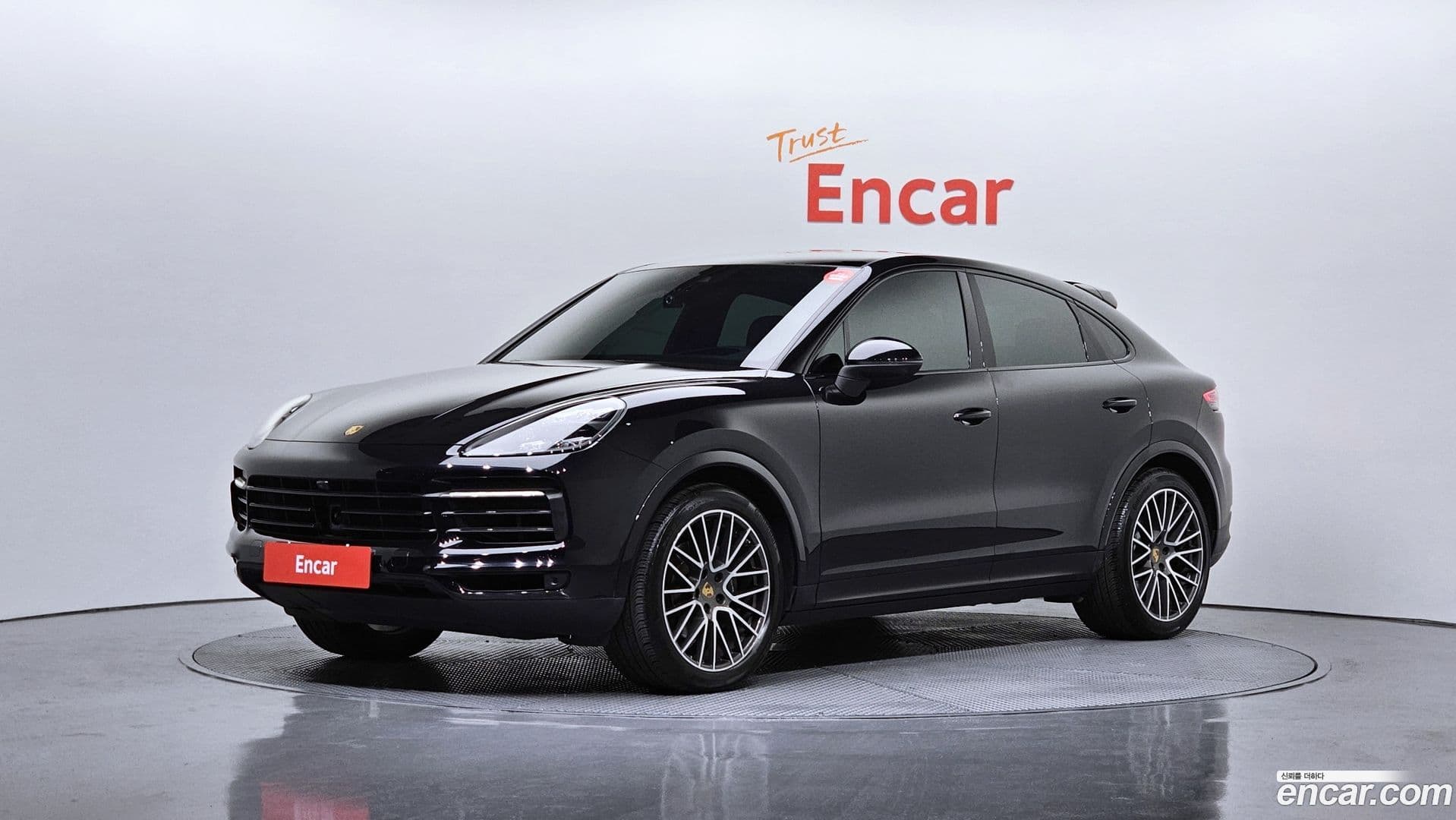 Main__Slider__Photo:Cayenne Porsche 2021.4-0