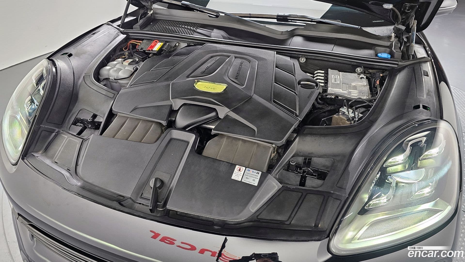 Main__Slider__Photo:Cayenne Porsche 2021.4-5