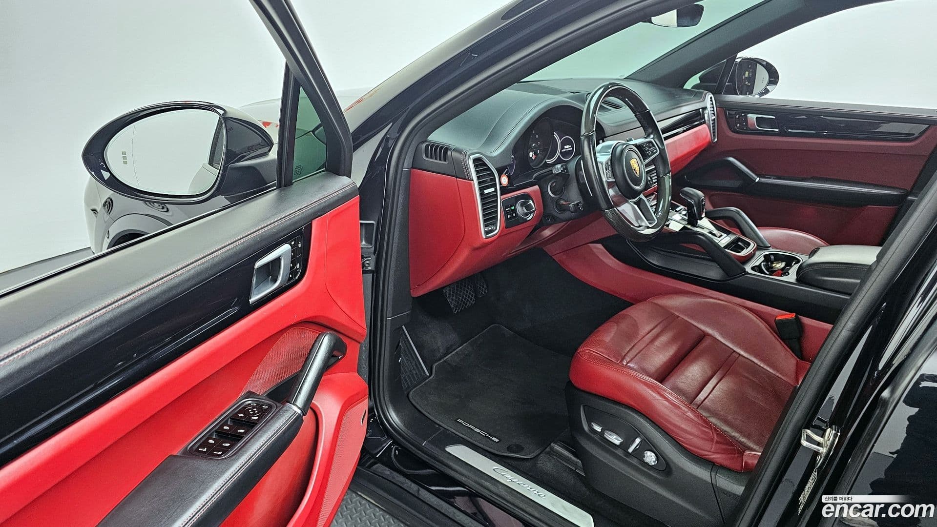 Main__Slider__Photo:Cayenne Porsche 2021.4-10