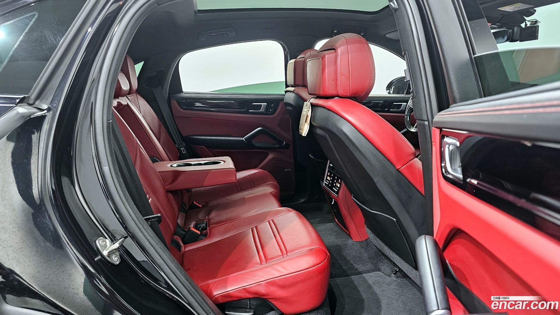 Main__Slider__Photo:Cayenne Porsche 2021.4-11