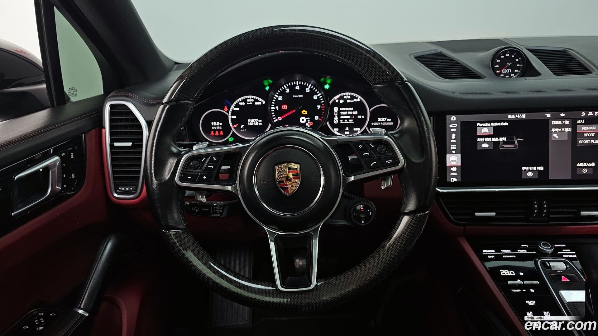 Main__Slider__Photo:Cayenne Porsche 2021.4-13