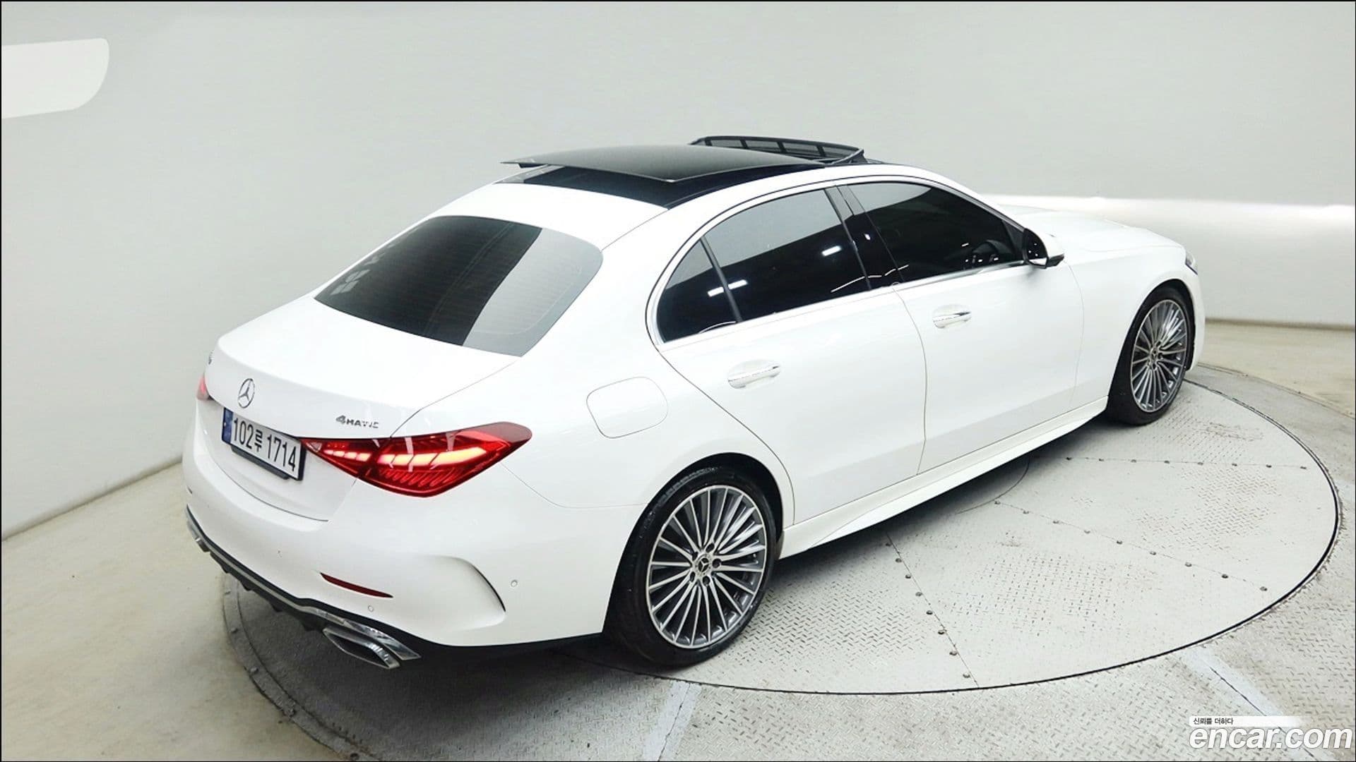 Main__Slider__Photo:C-Class Mercedes-Benz 2023.2-1