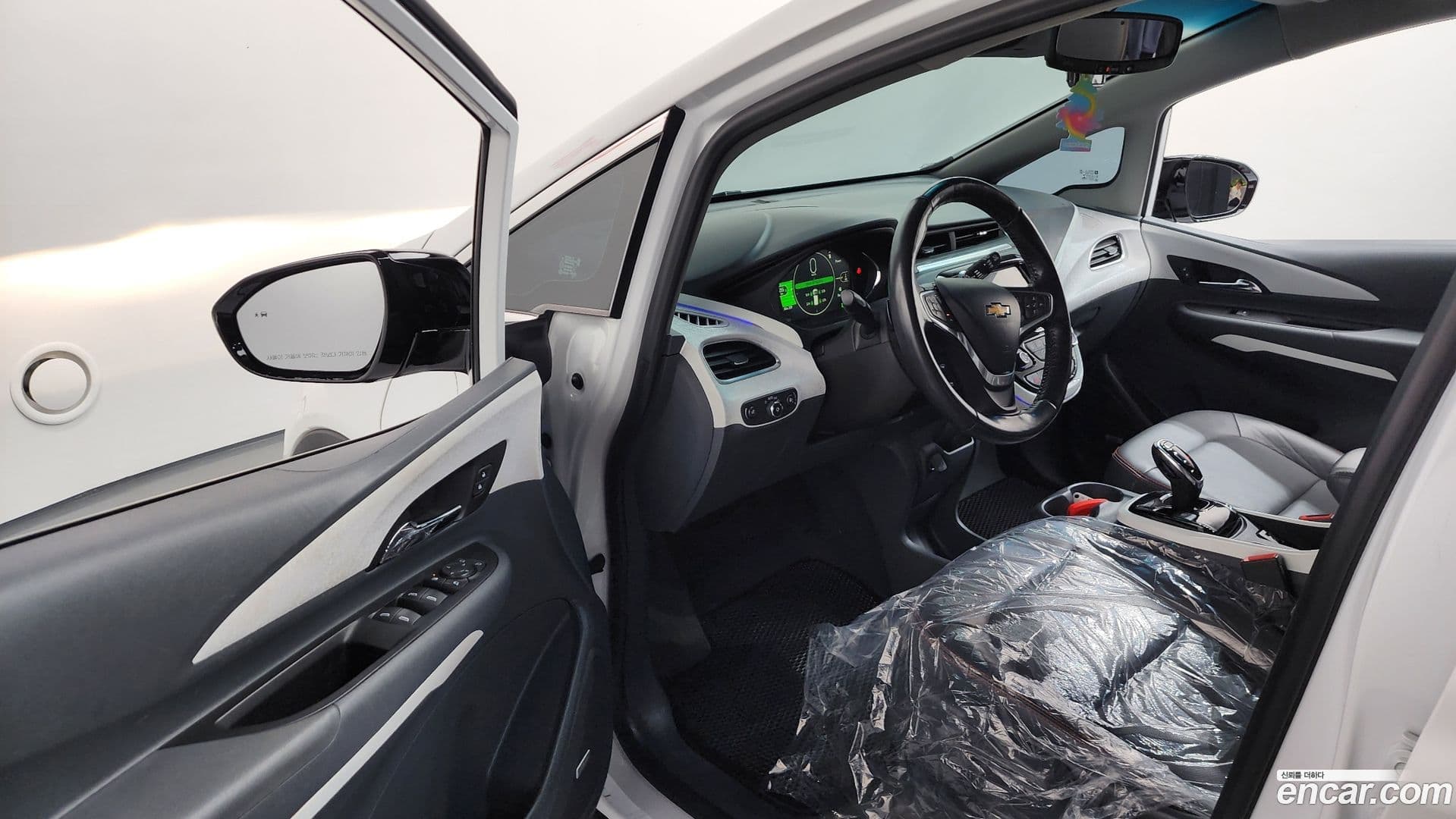 Main__Slider__Photo:Bolt EV ChevroletGMDaewoo 2018.6-9