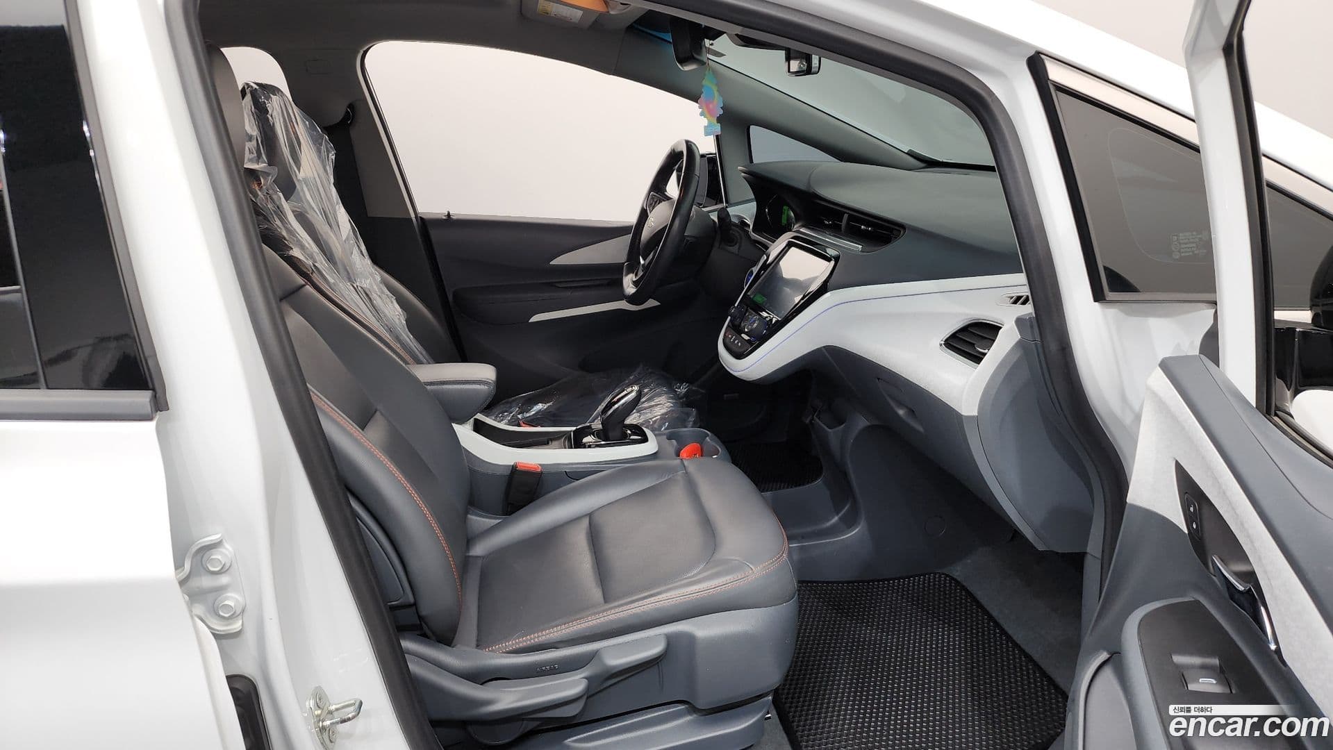 Main__Slider__Photo:Bolt EV ChevroletGMDaewoo 2018.6-10