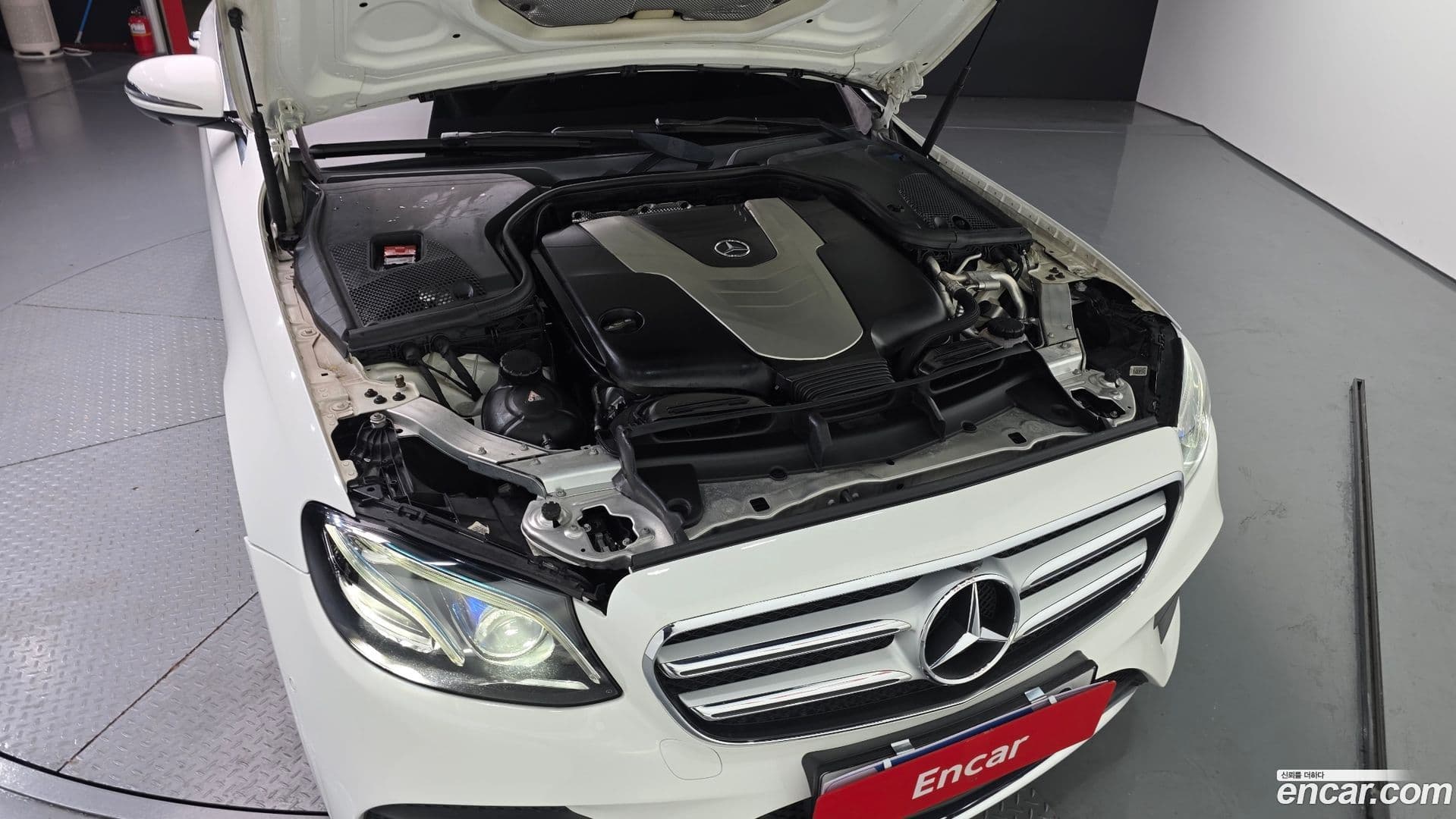 Main__Slider__Photo:E-Class Mercedes-Benz 2017.3-5