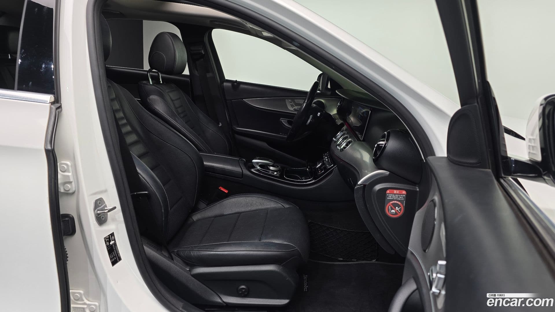 Main__Slider__Photo:E-Class Mercedes-Benz 2017.3-9