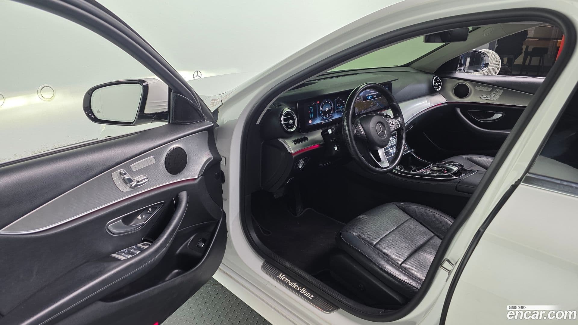 Main__Slider__Photo:E-Class Mercedes-Benz 2017.3-10