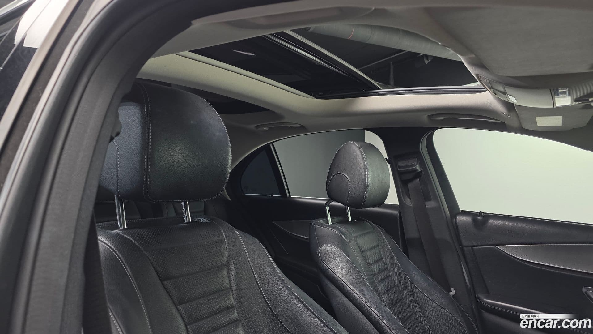 Main__Slider__Photo:E-Class Mercedes-Benz 2017.3-17