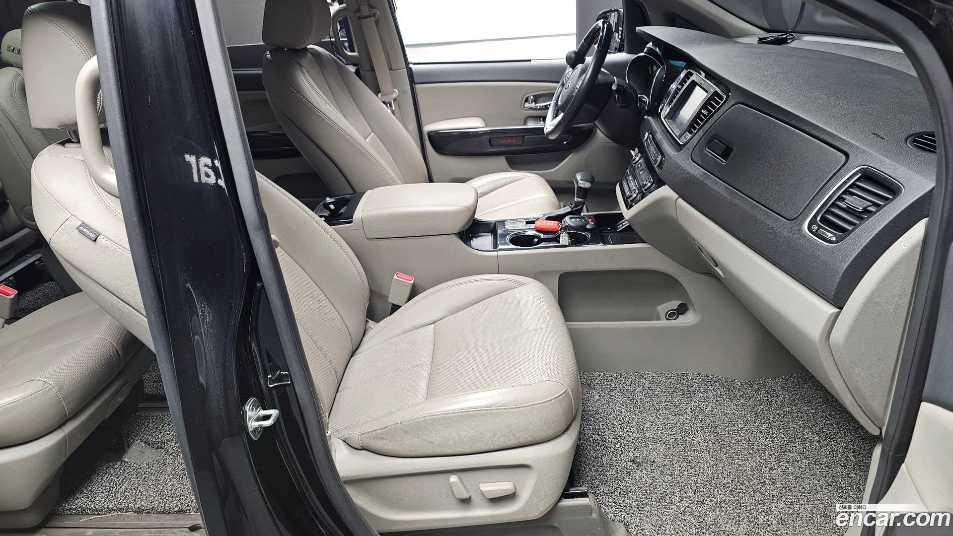 Main__Slider__Photo:Canival Kia 2019.1-9