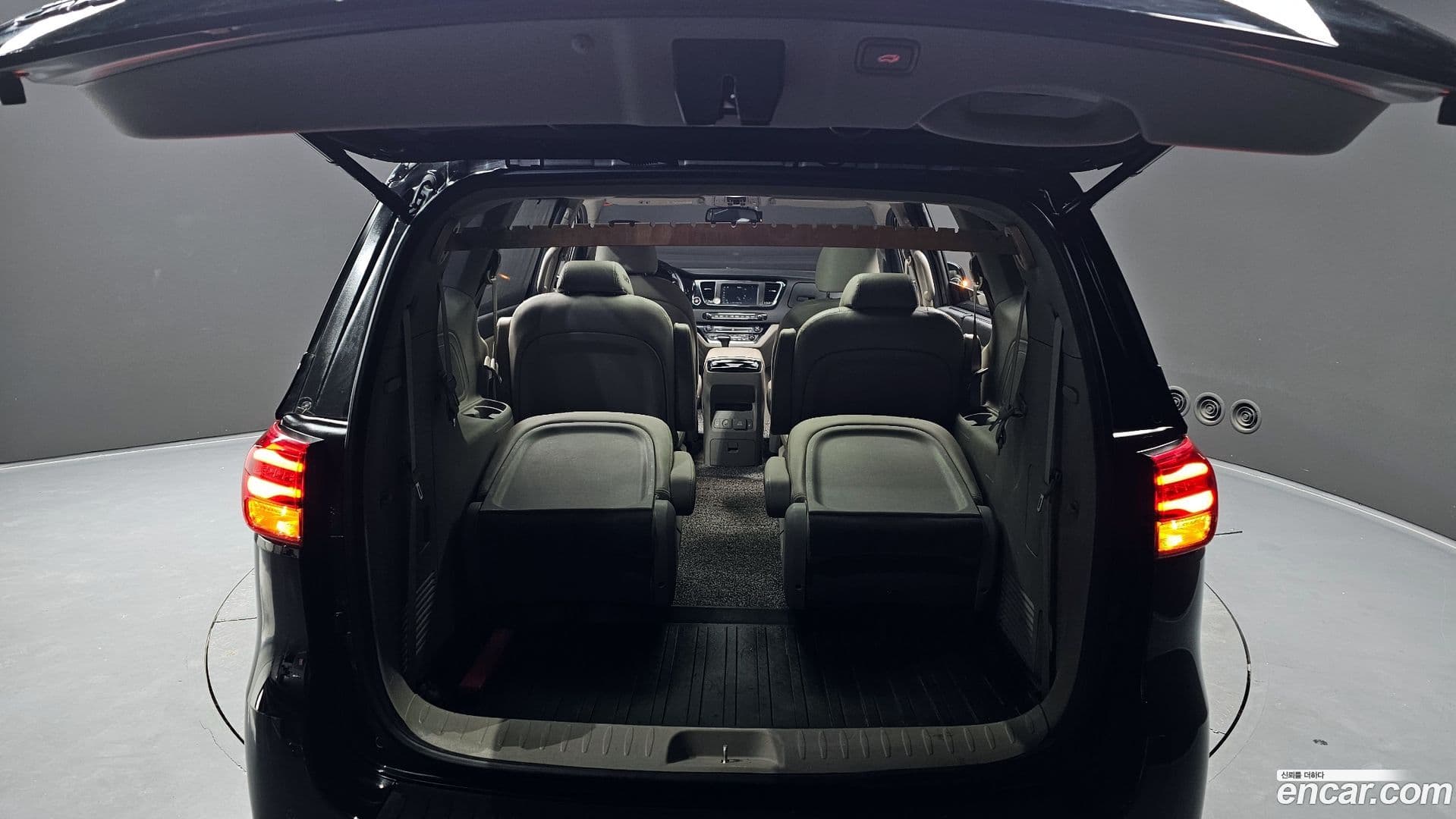 Main__Slider__Photo:Canival Kia 2019.1-19