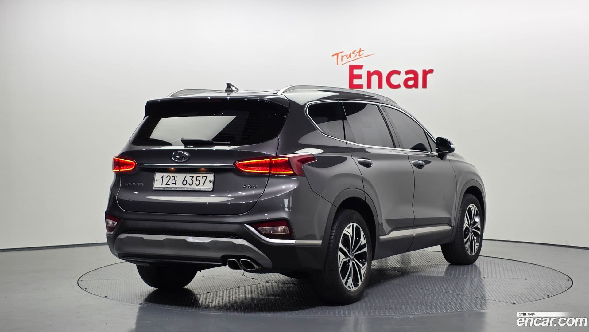 Main__Slider__Photo:Santafe Hyundai 2018.4-1