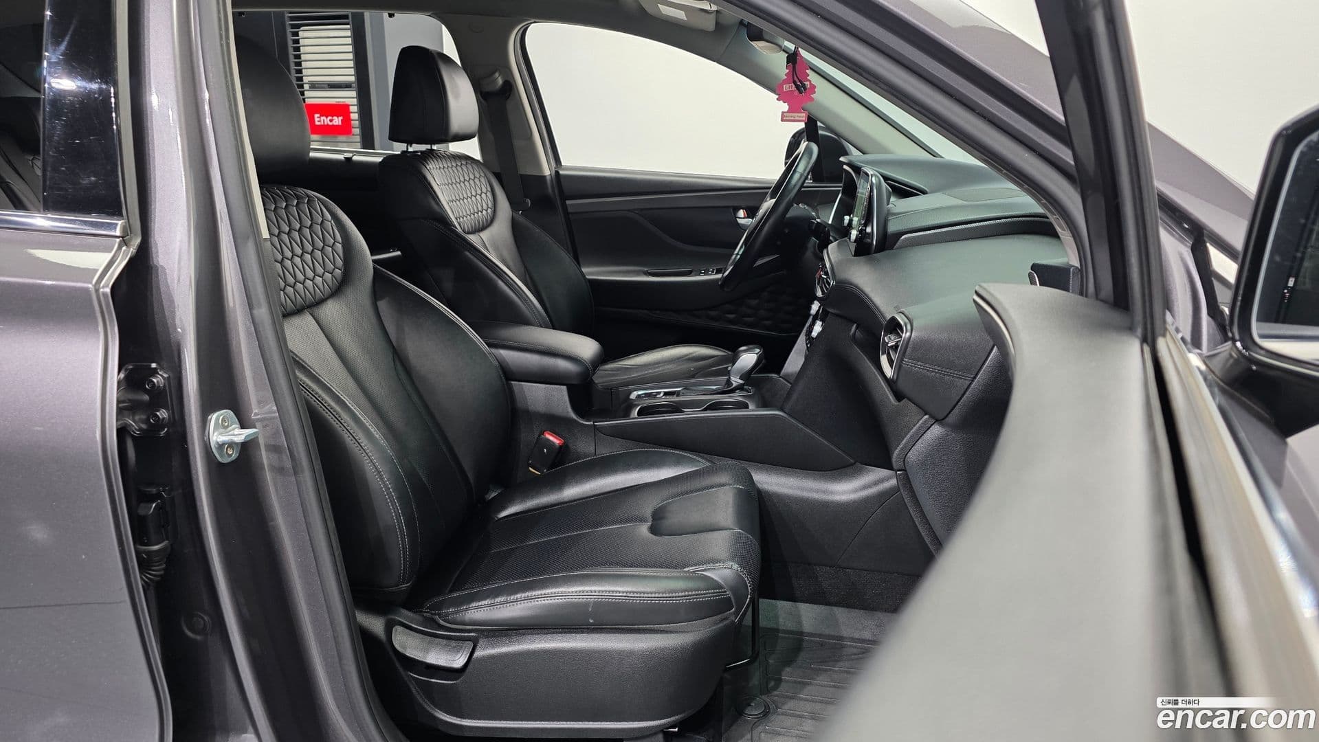 Main__Slider__Photo:Santafe Hyundai 2018.4-10