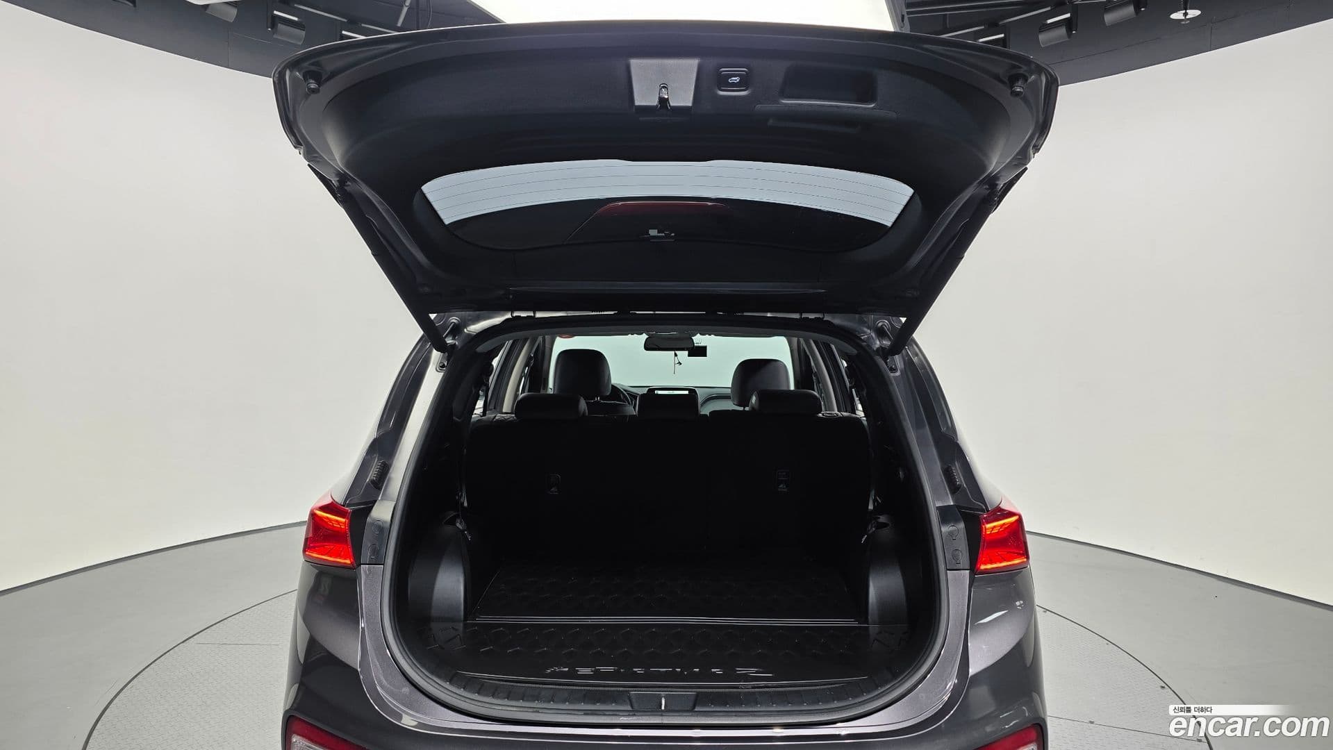 Main__Slider__Photo:Santafe Hyundai 2018.4-19