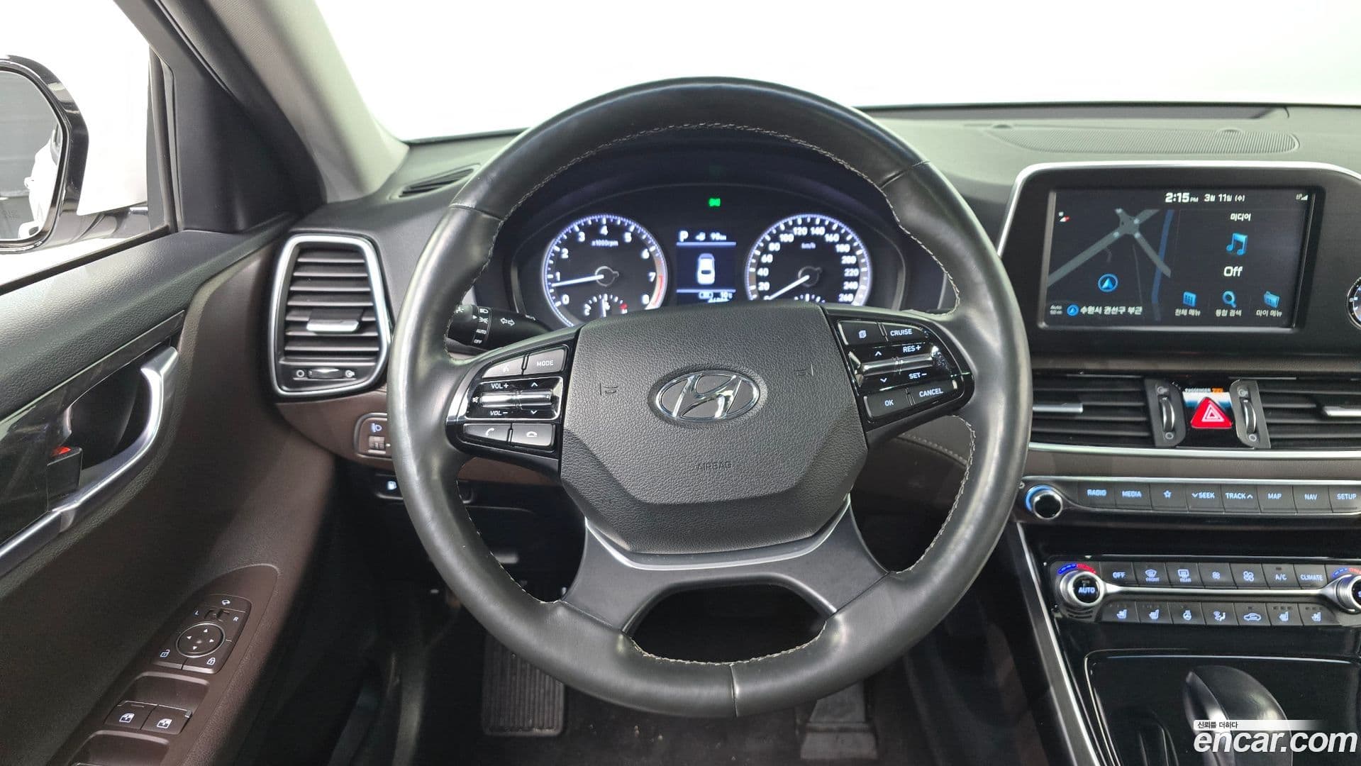 Main__Slider__Photo:Grandeur Hyundai 2019.0-12