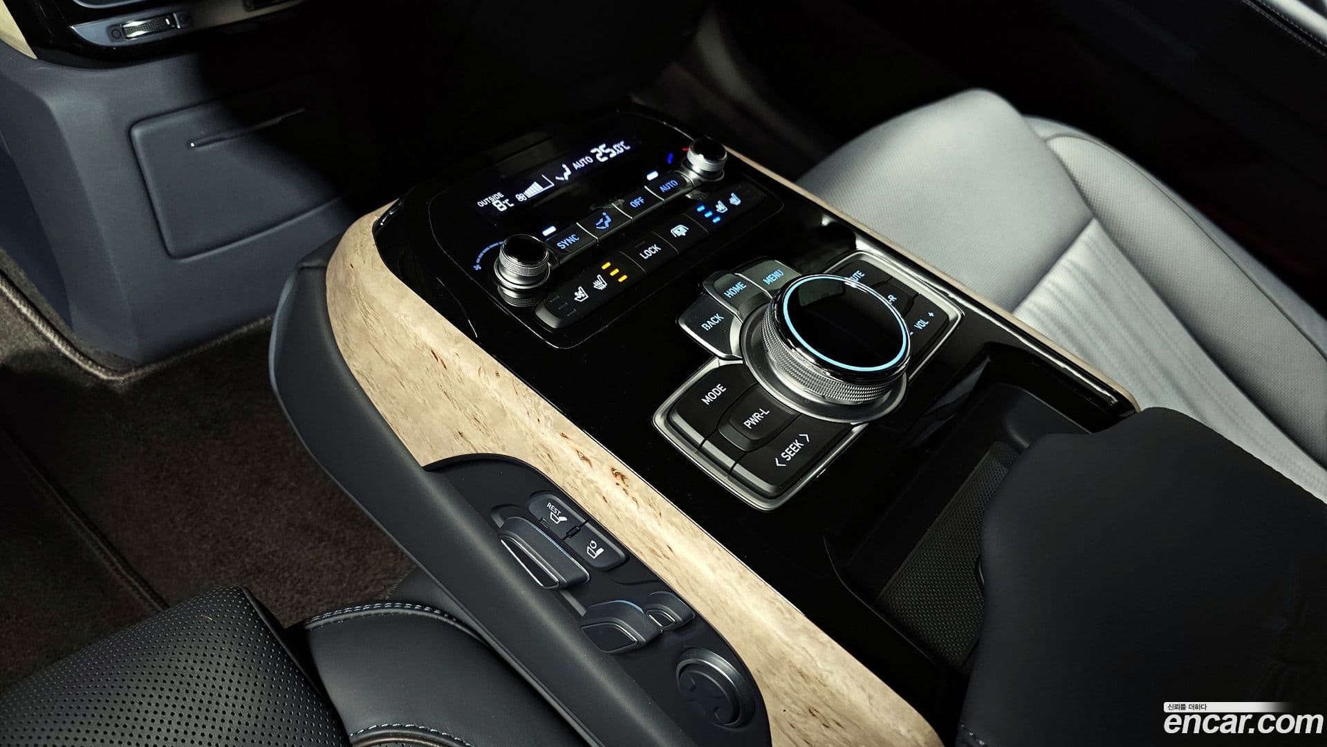 Main__Slider__Photo:G90 Genesis 2019.5-18