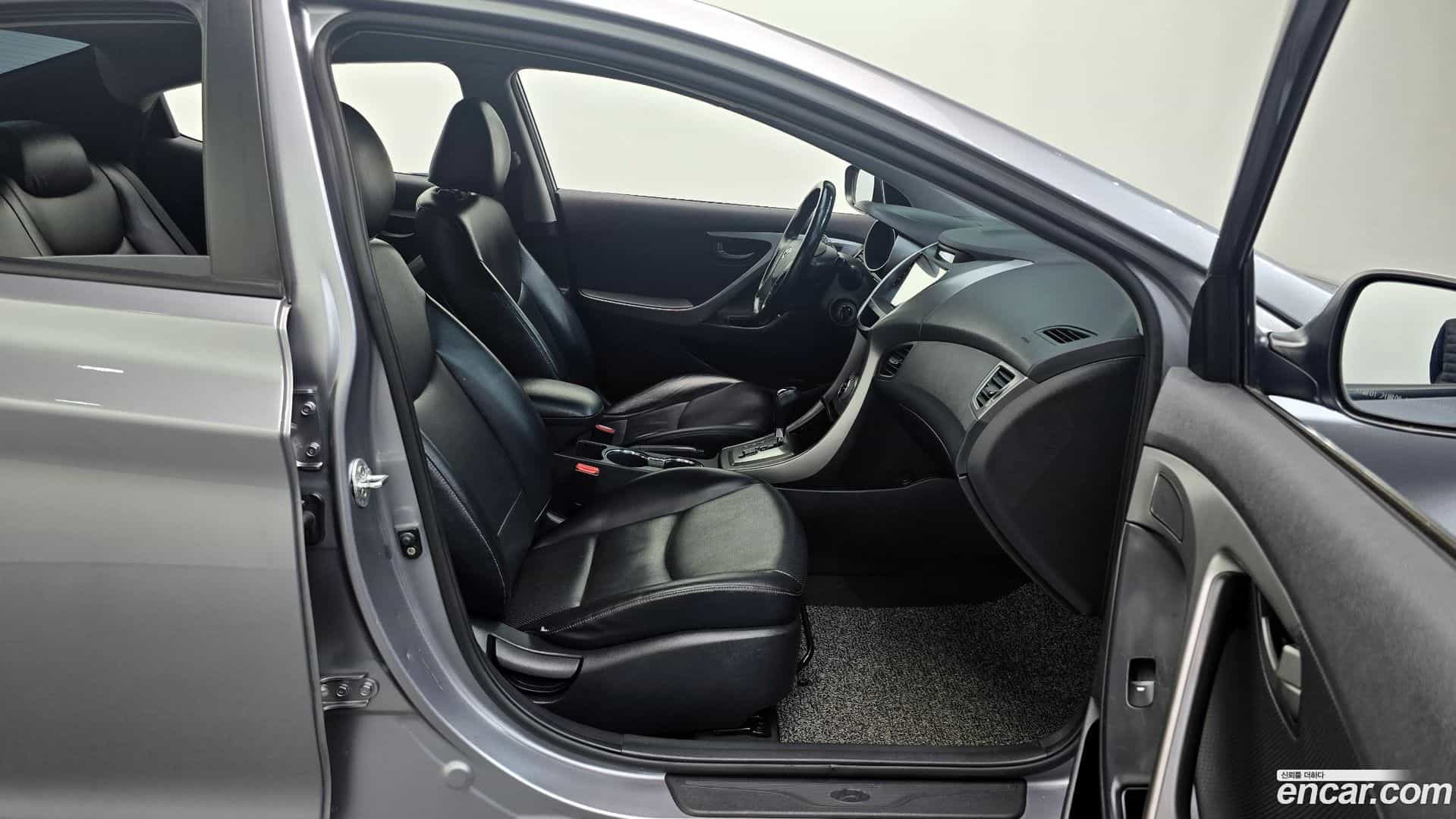 AVANTE Hyundai 2012.8-INNER-010