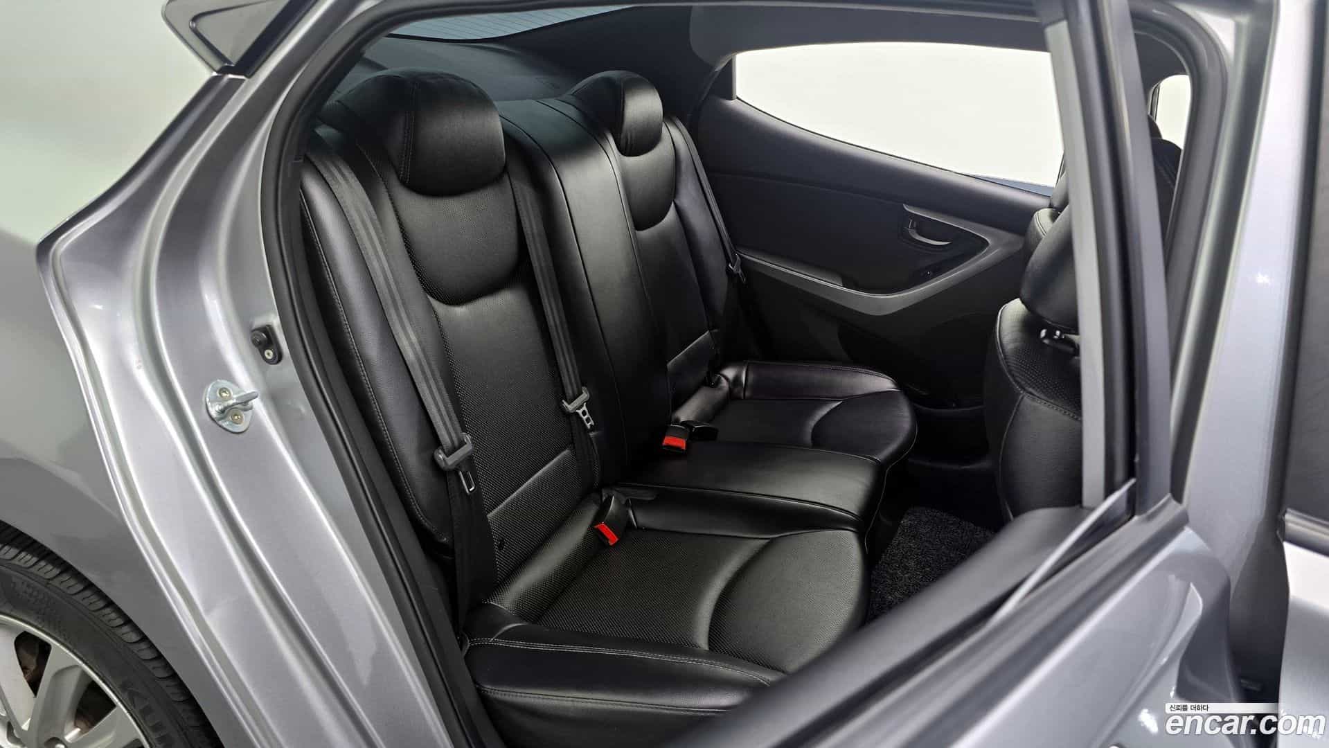 AVANTE Hyundai 2012.8-OPTION-016