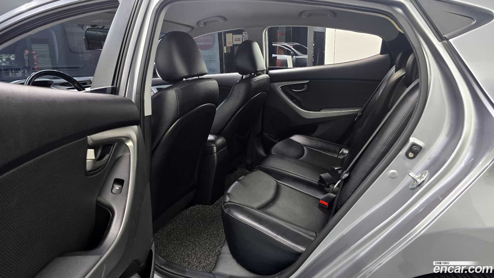 AVANTE Hyundai 2012.8-OPTION-017