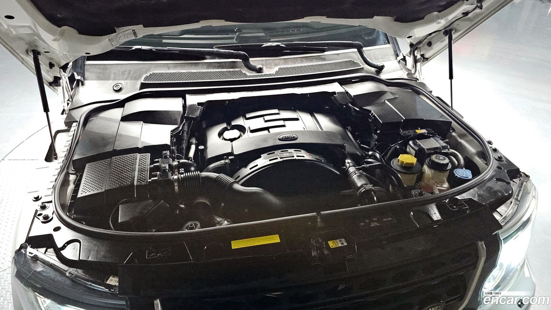 Main__Slider__Photo:Discovery Land Rover 2015.4-5