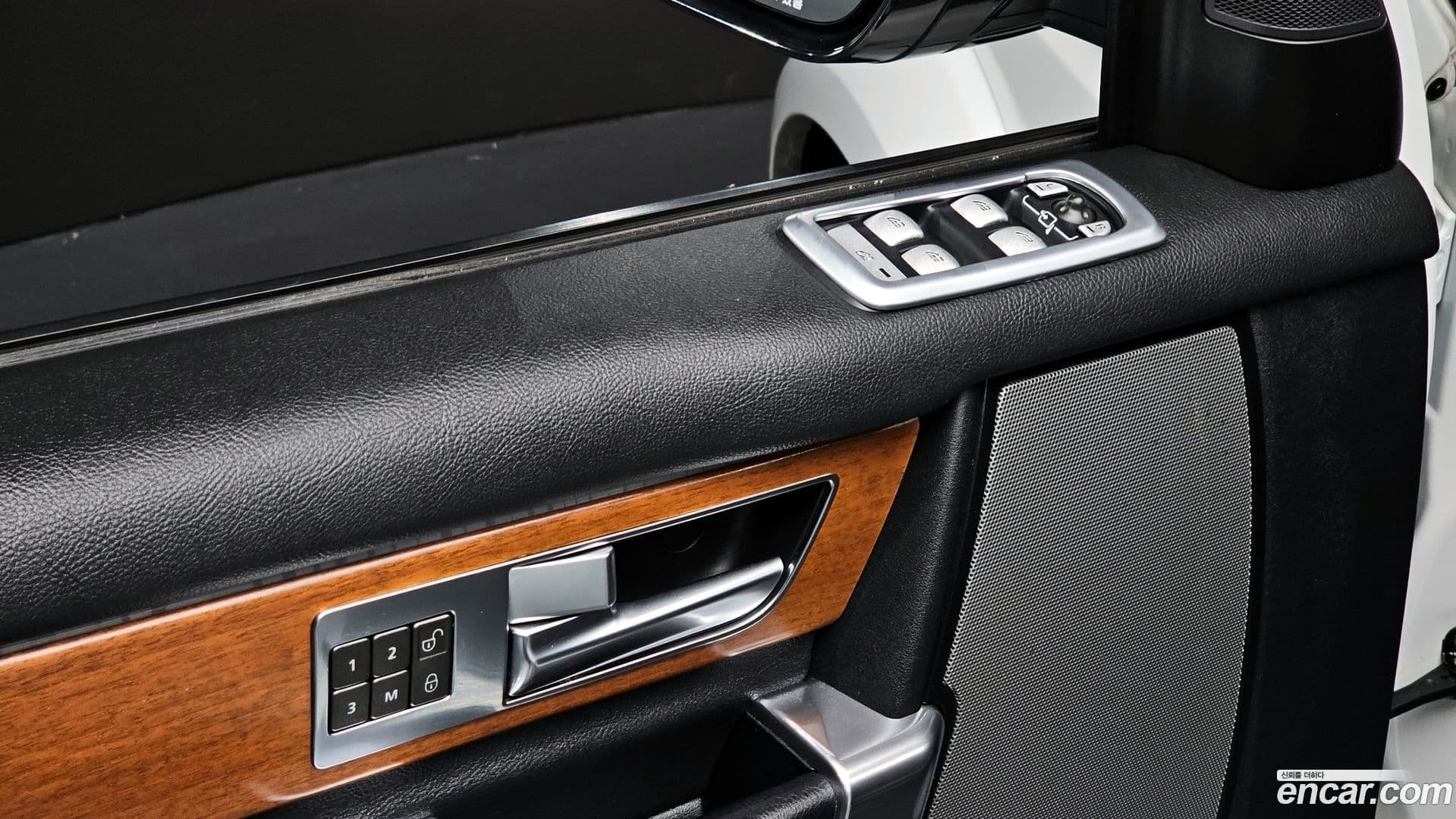 Main__Slider__Photo:Discovery Land Rover 2015.4-18