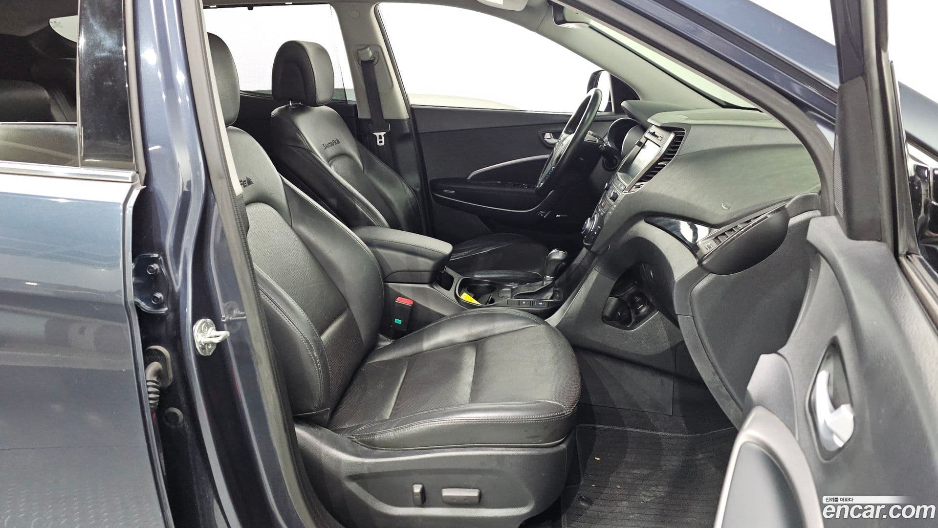 Main__Slider__Photo:Santafe Hyundai 2015.5-10