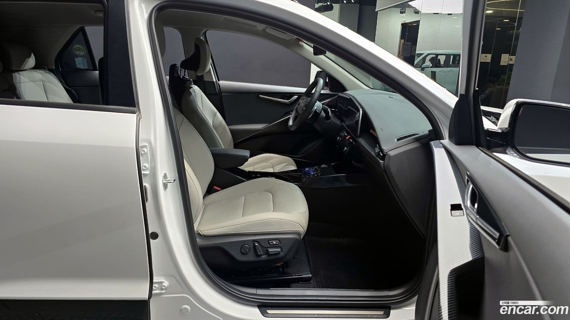 Main__Slider__Photo:Niro Kia 2022.9-9