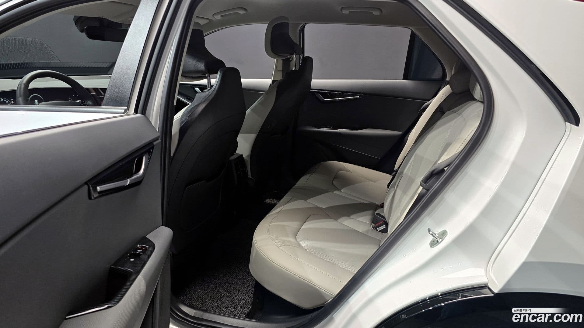 Main__Slider__Photo:Niro Kia 2022.9-12