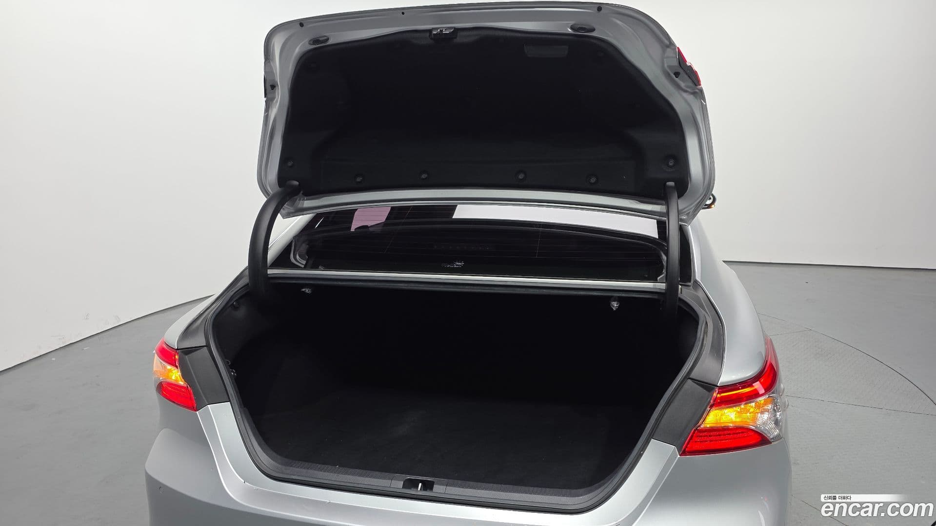 Main__Slider__Photo:Camry Toyota 2018.6-19