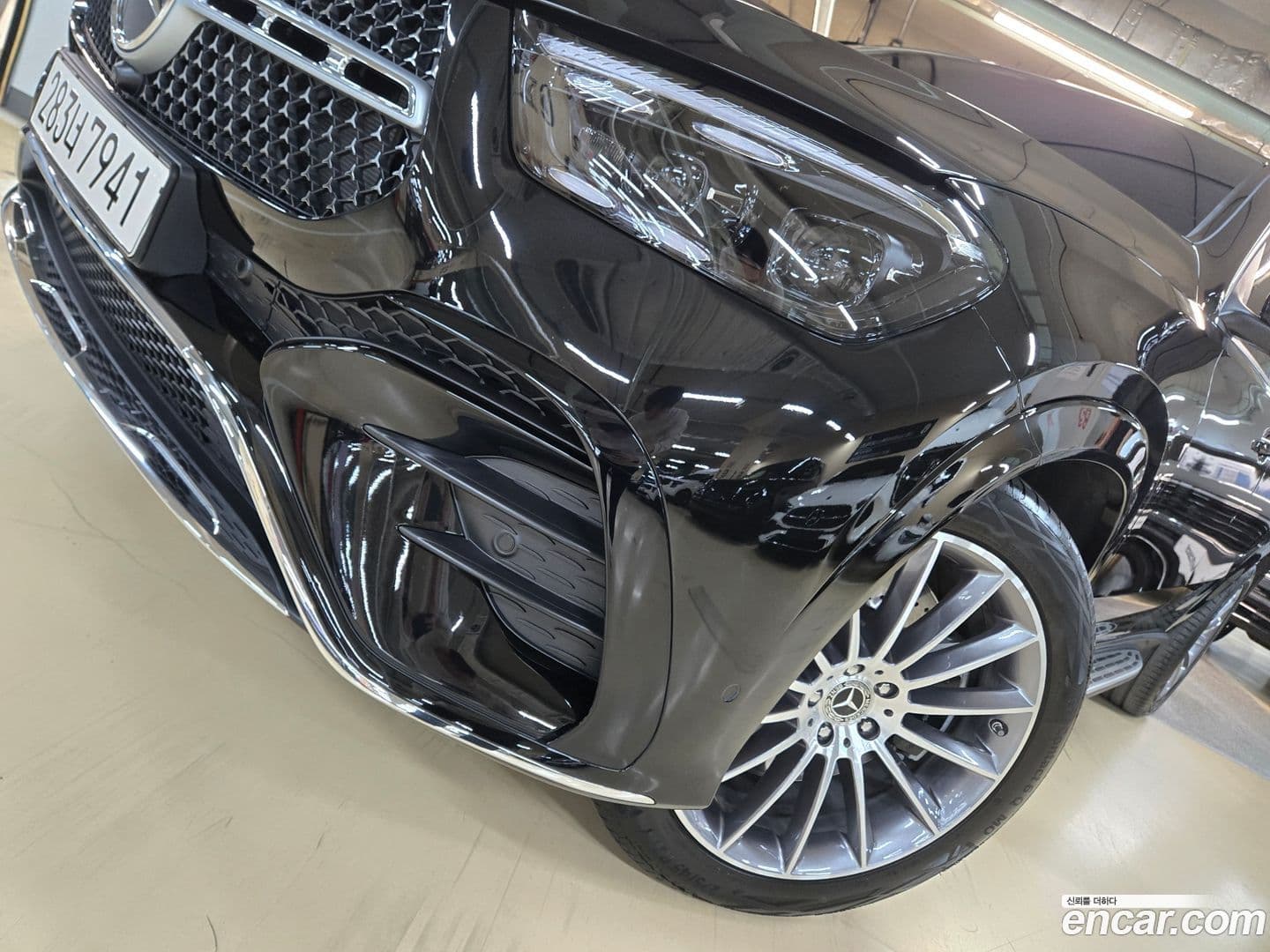 Main__Slider__Photo:GLE-Class Mercedes-Benz 2025.8-1