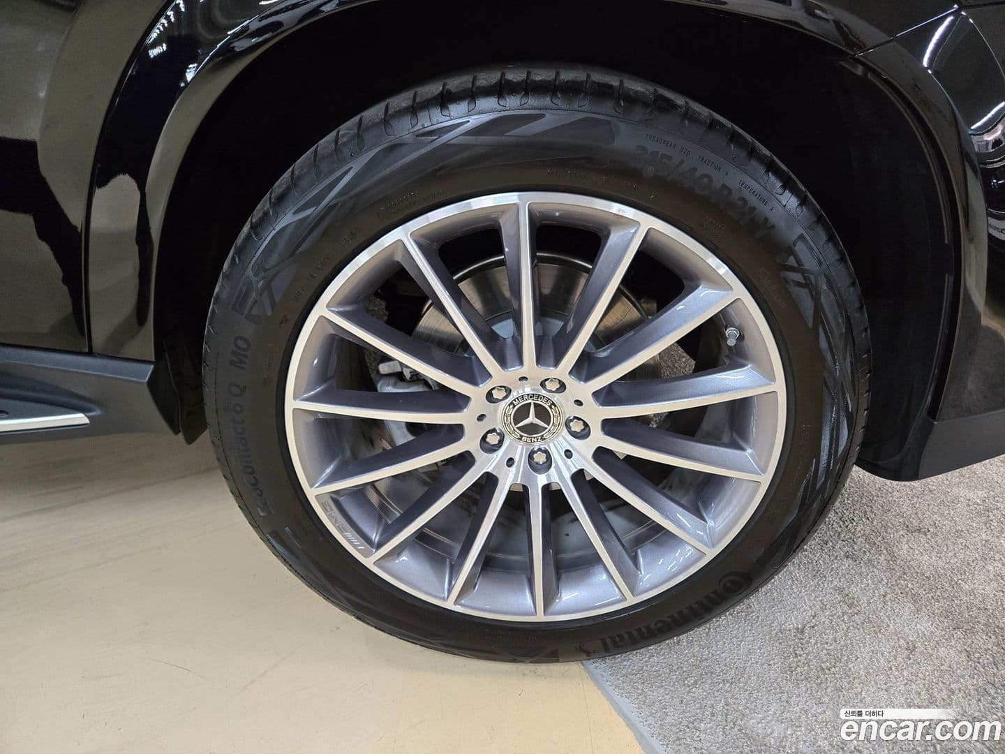 Main__Slider__Photo:GLE-Class Mercedes-Benz 2025.8-3