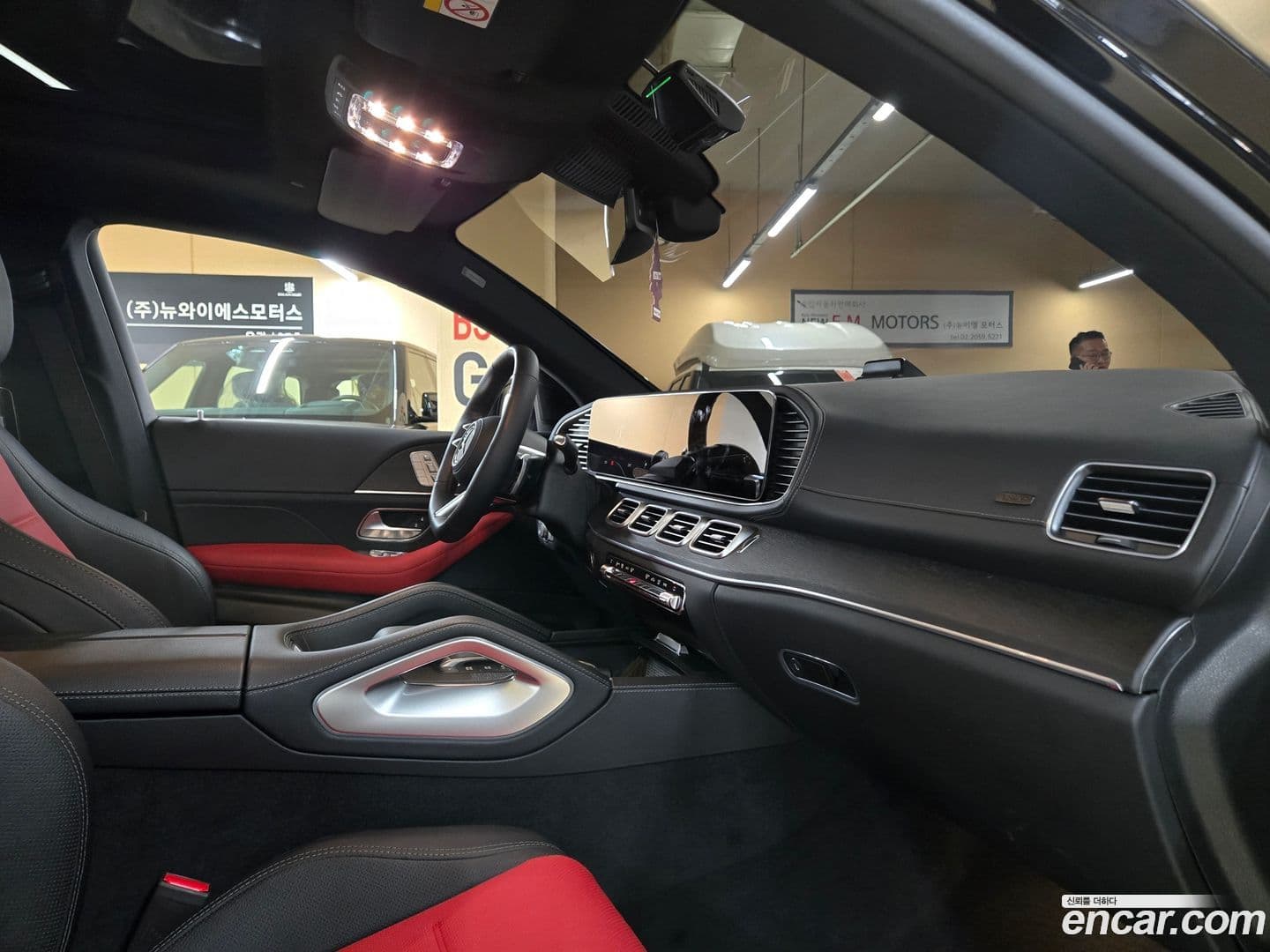 Main__Slider__Photo:GLE-Class Mercedes-Benz 2025.8-7