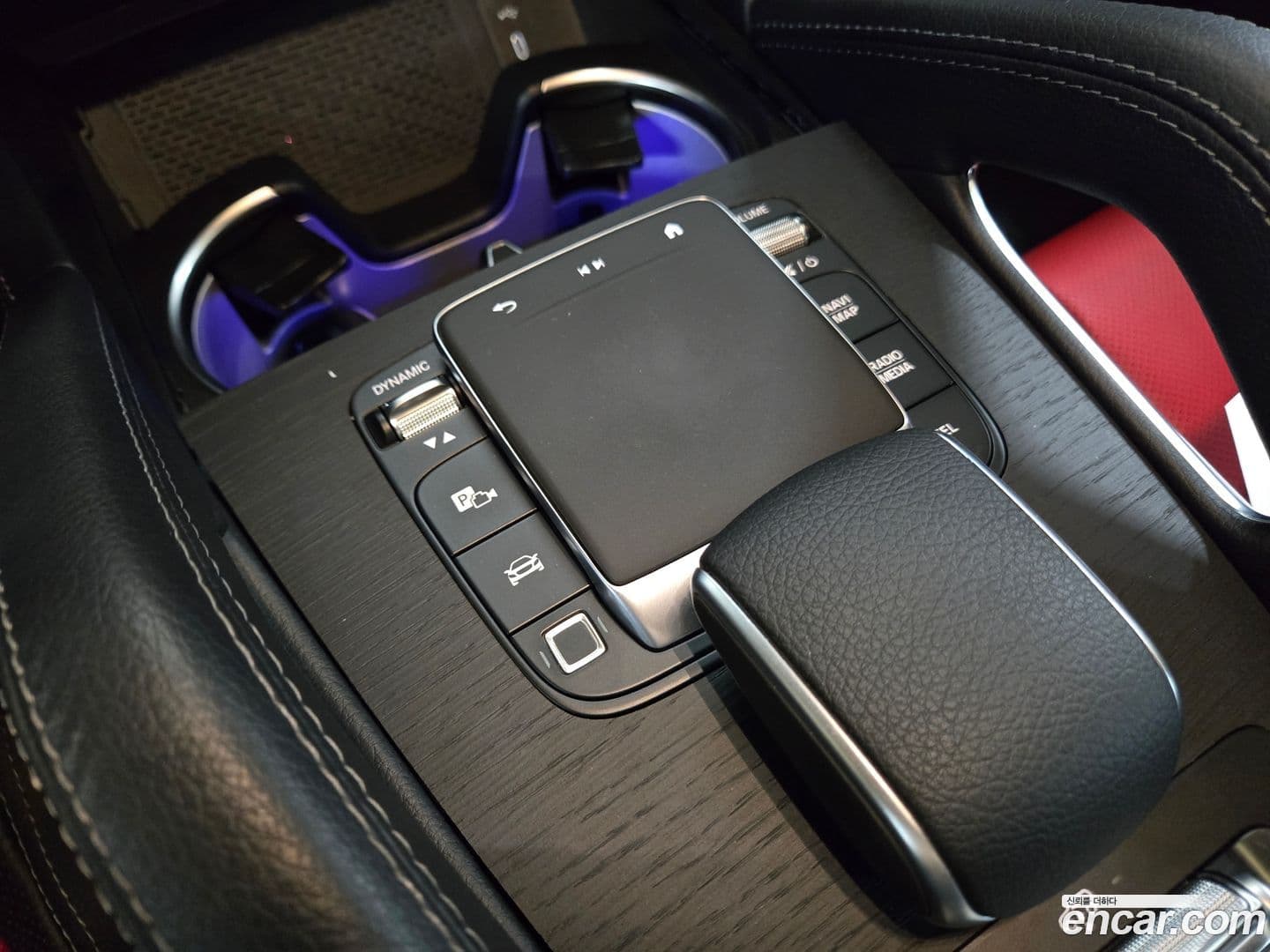 Main__Slider__Photo:GLE-Class Mercedes-Benz 2025.8-15