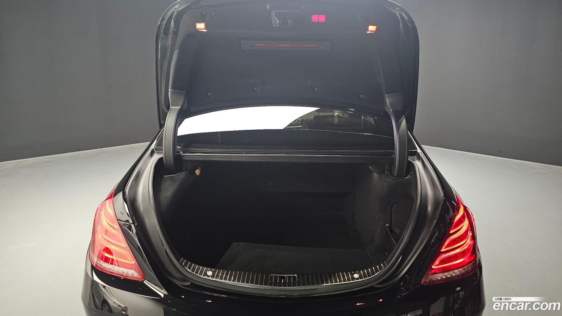 Main__Slider__Photo:S-Class Mercedes-Benz 2016.10-19