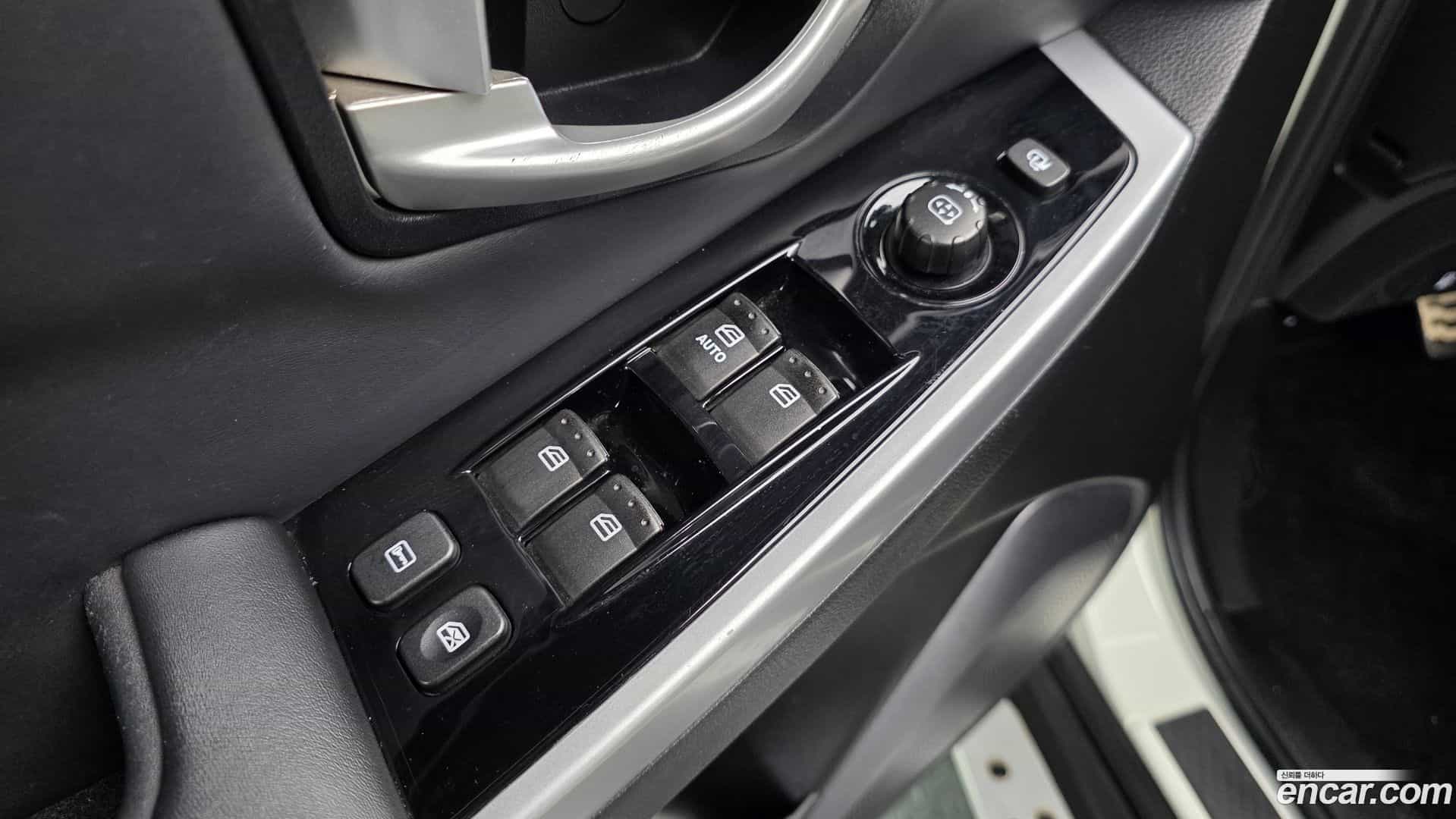 KORANDO KG_Mobility_Ssangyong 2016.0-OPTION-016