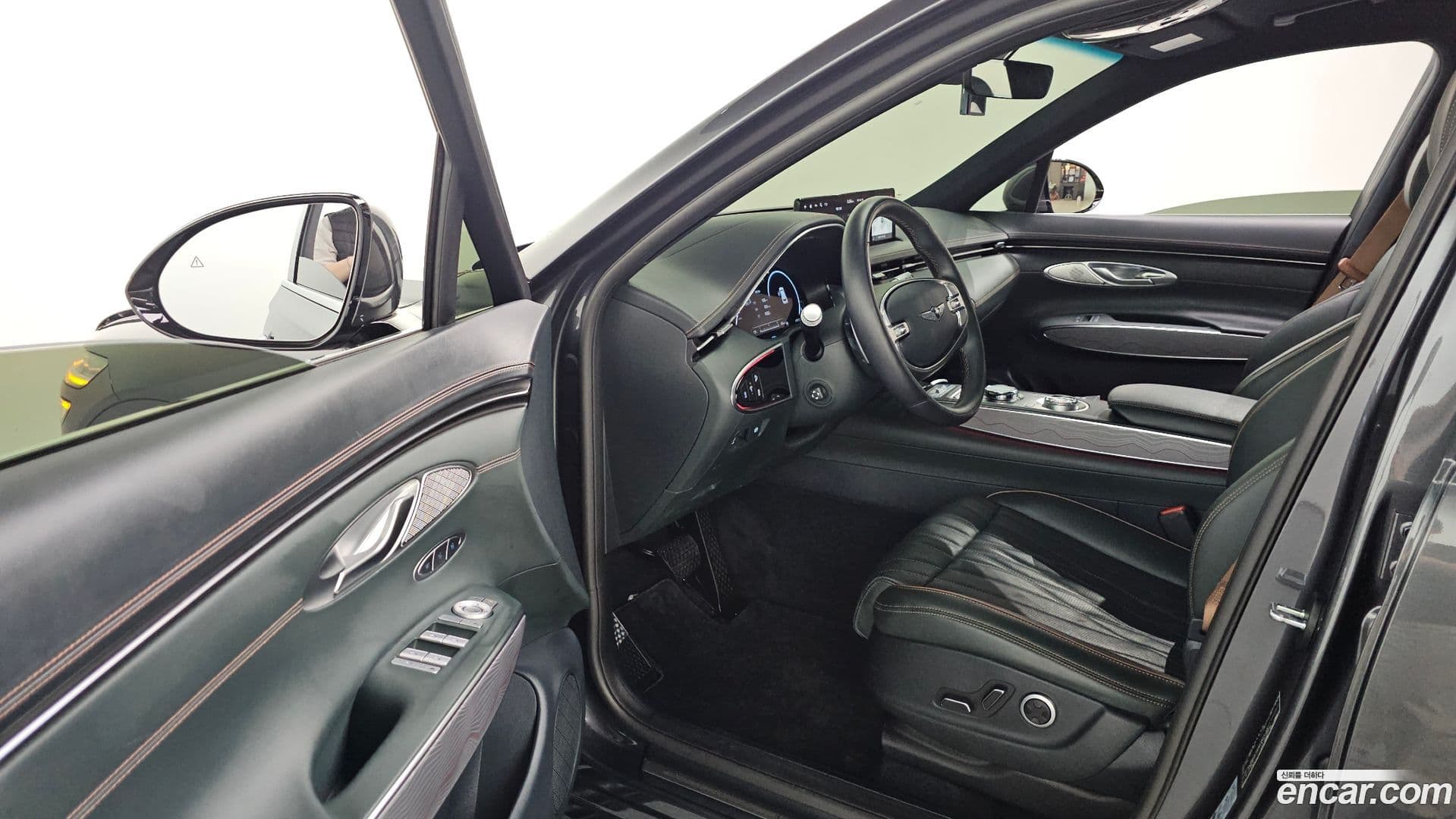 Main__Slider__Photo:GV70 Genesis 2021.1-9